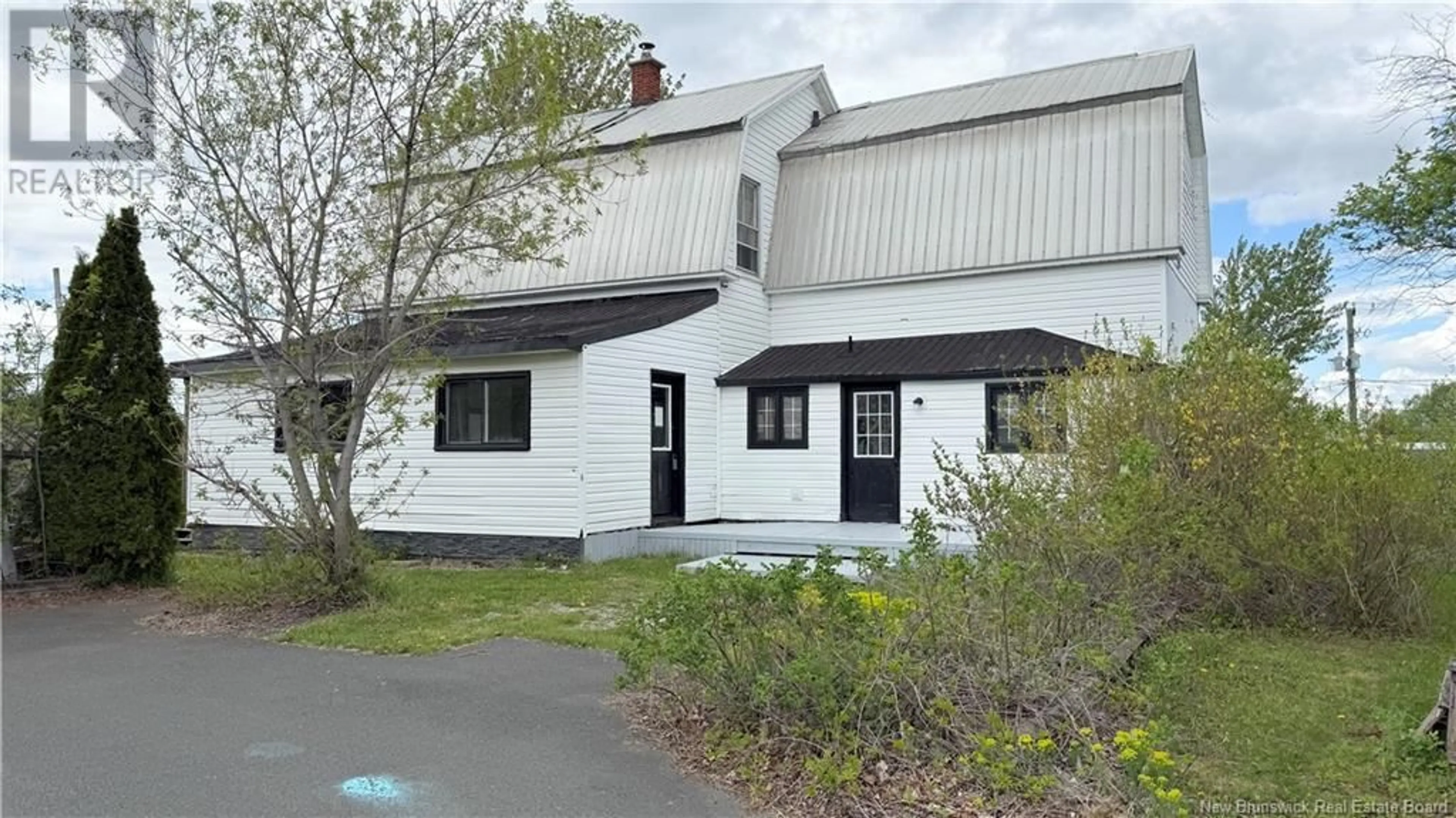 A pic from outside/outdoor area/front of a property/back of a property/a pic from drone, street for 1740 BRIDEAU AVENUE, Bathurst New Brunswick E2A2J8