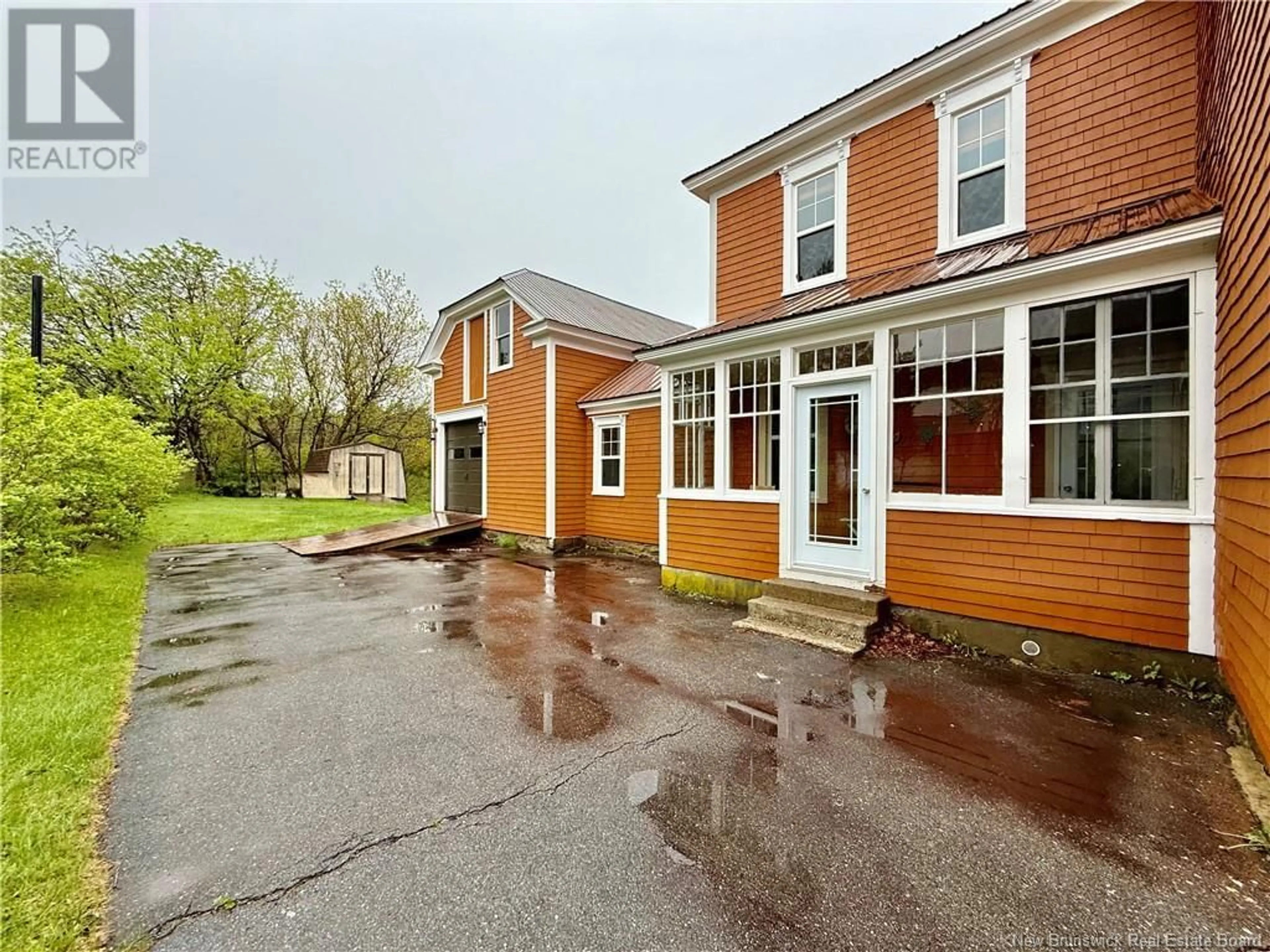 A pic from outside/outdoor area/front of a property/back of a property/a pic from drone, street for 31 MANSE STREET, Loggieville New Brunswick E1N4H5