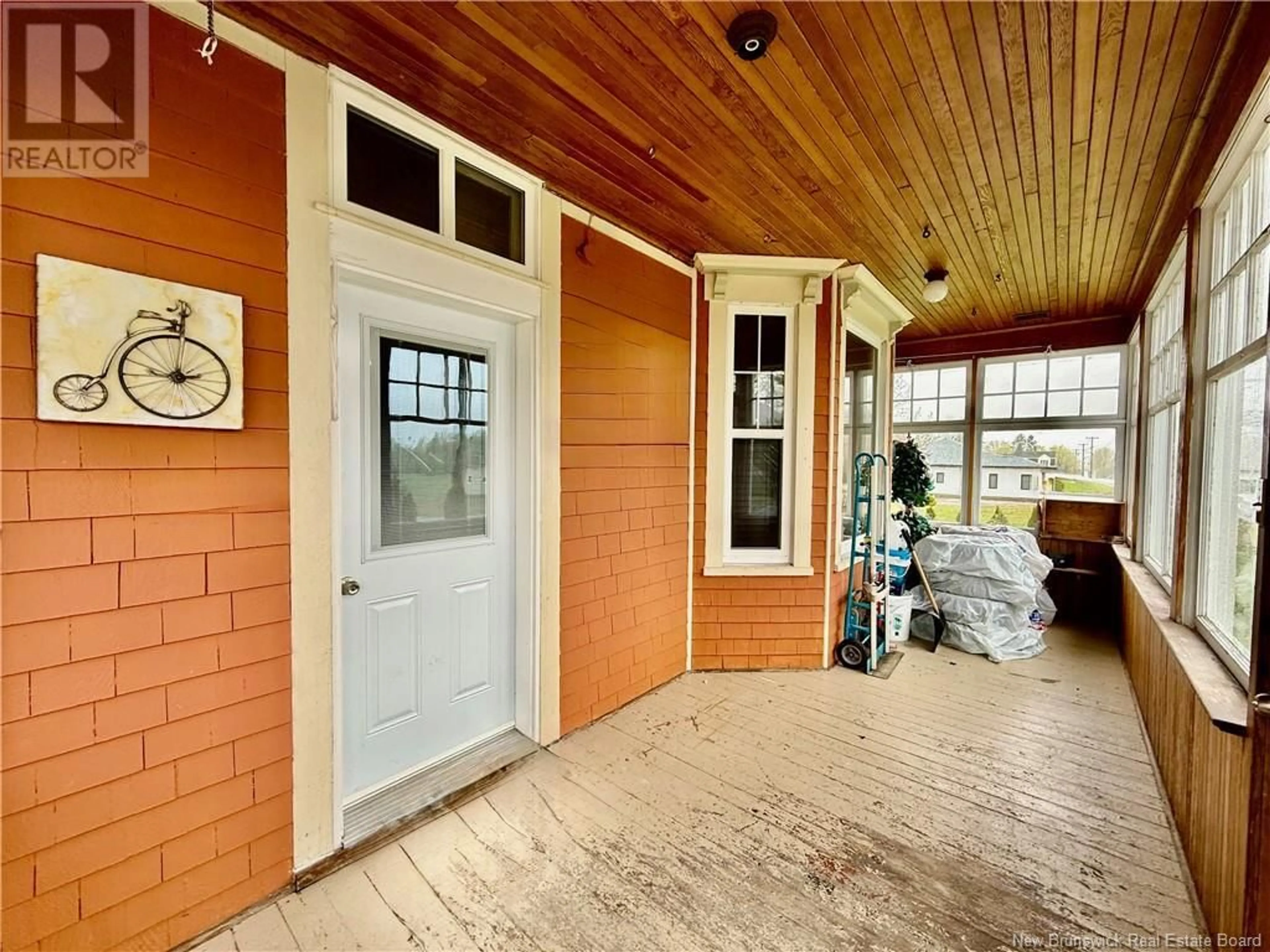 Indoor entryway for 31 MANSE STREET, Loggieville New Brunswick E1N4H5