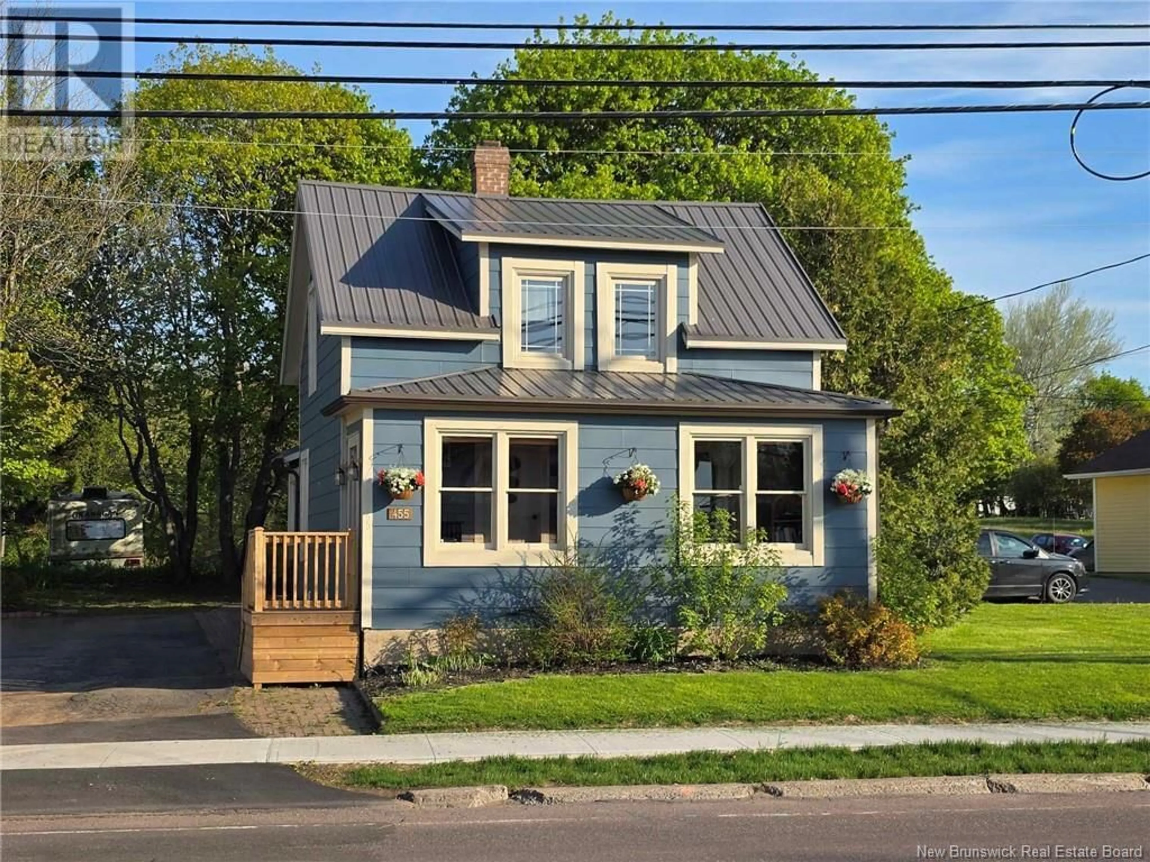 Home with vinyl exterior material, street for 455 MAIN STREET, Shediac New Brunswick E4P2C2