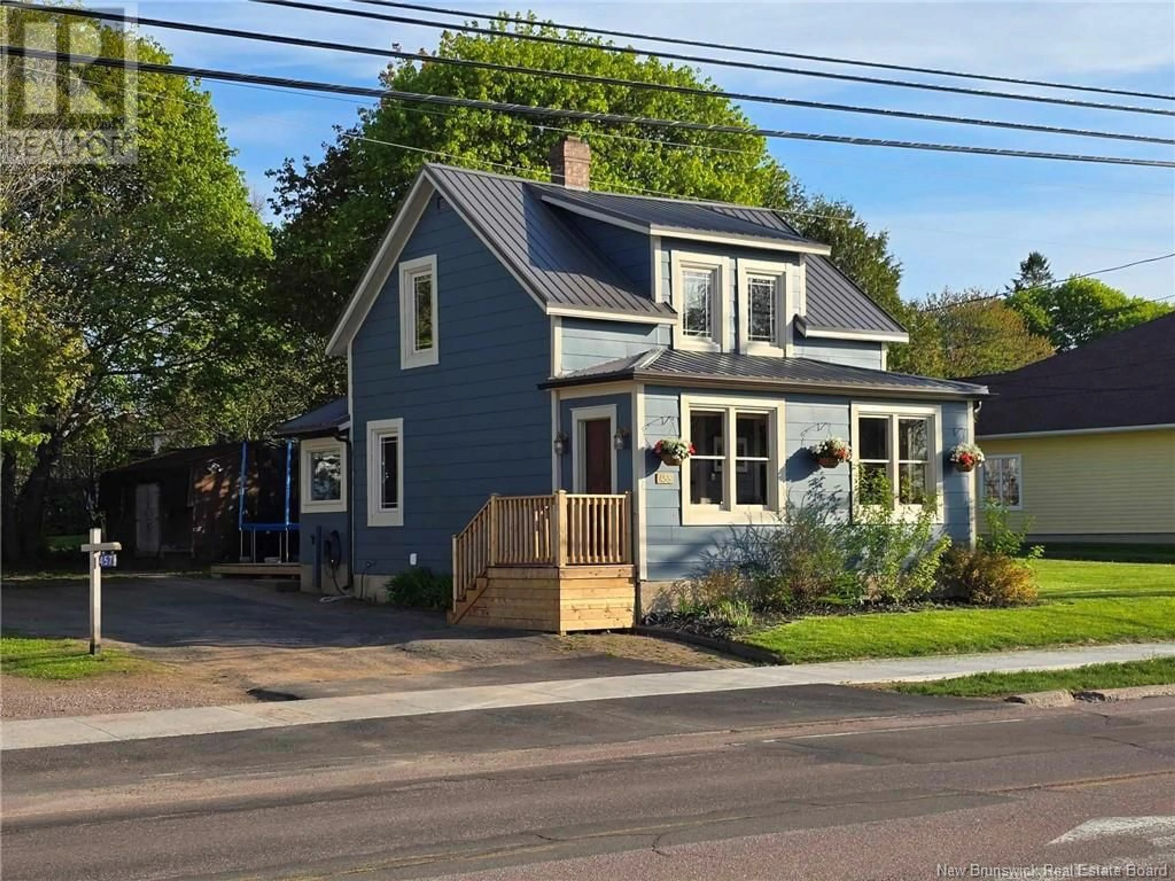 Home with vinyl exterior material, street for 455 MAIN STREET, Shediac New Brunswick E4P2C2