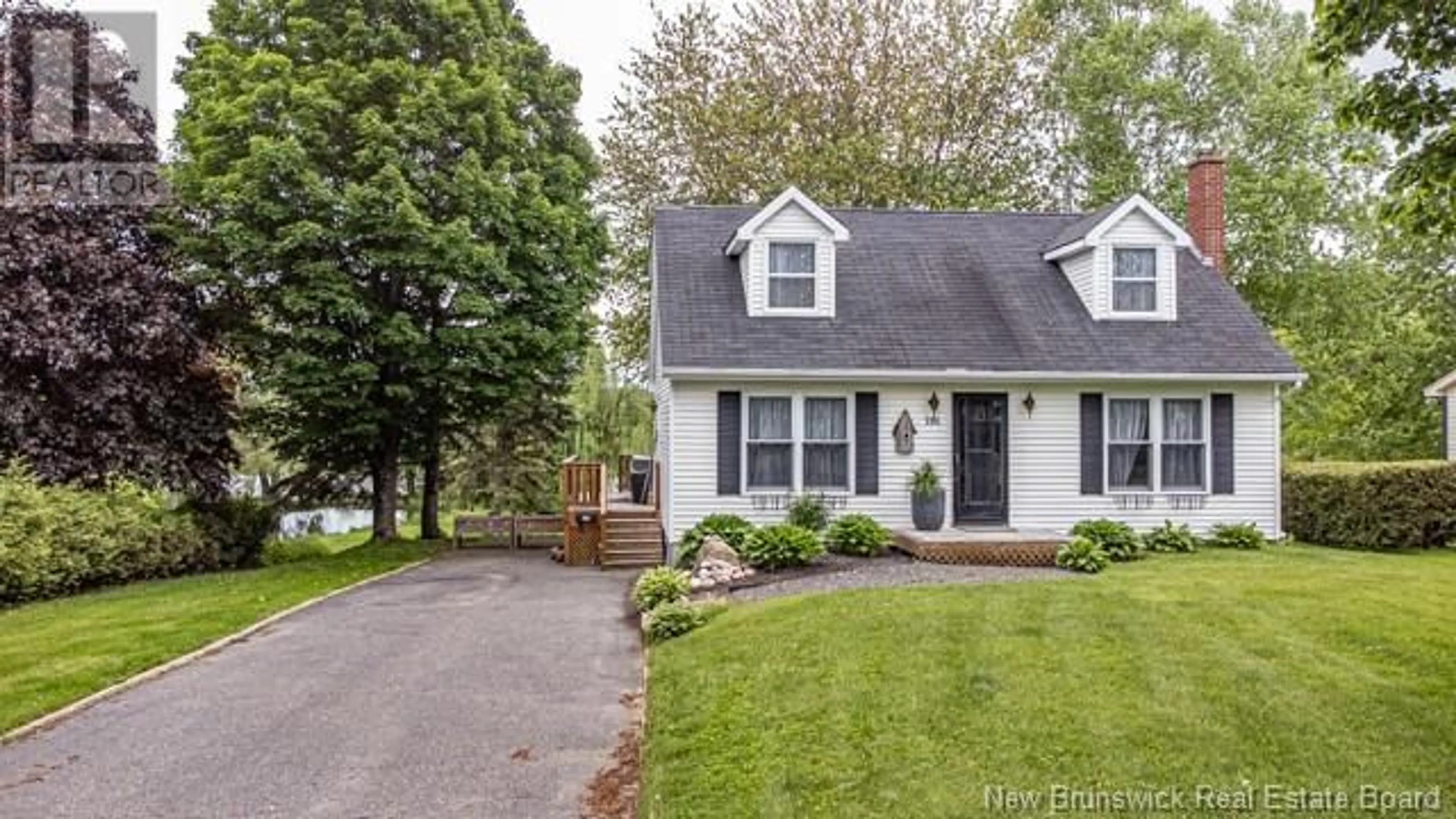 Home with vinyl exterior material, street for 194 SUNSET DRIVE, Fredericton New Brunswick E3A1A3