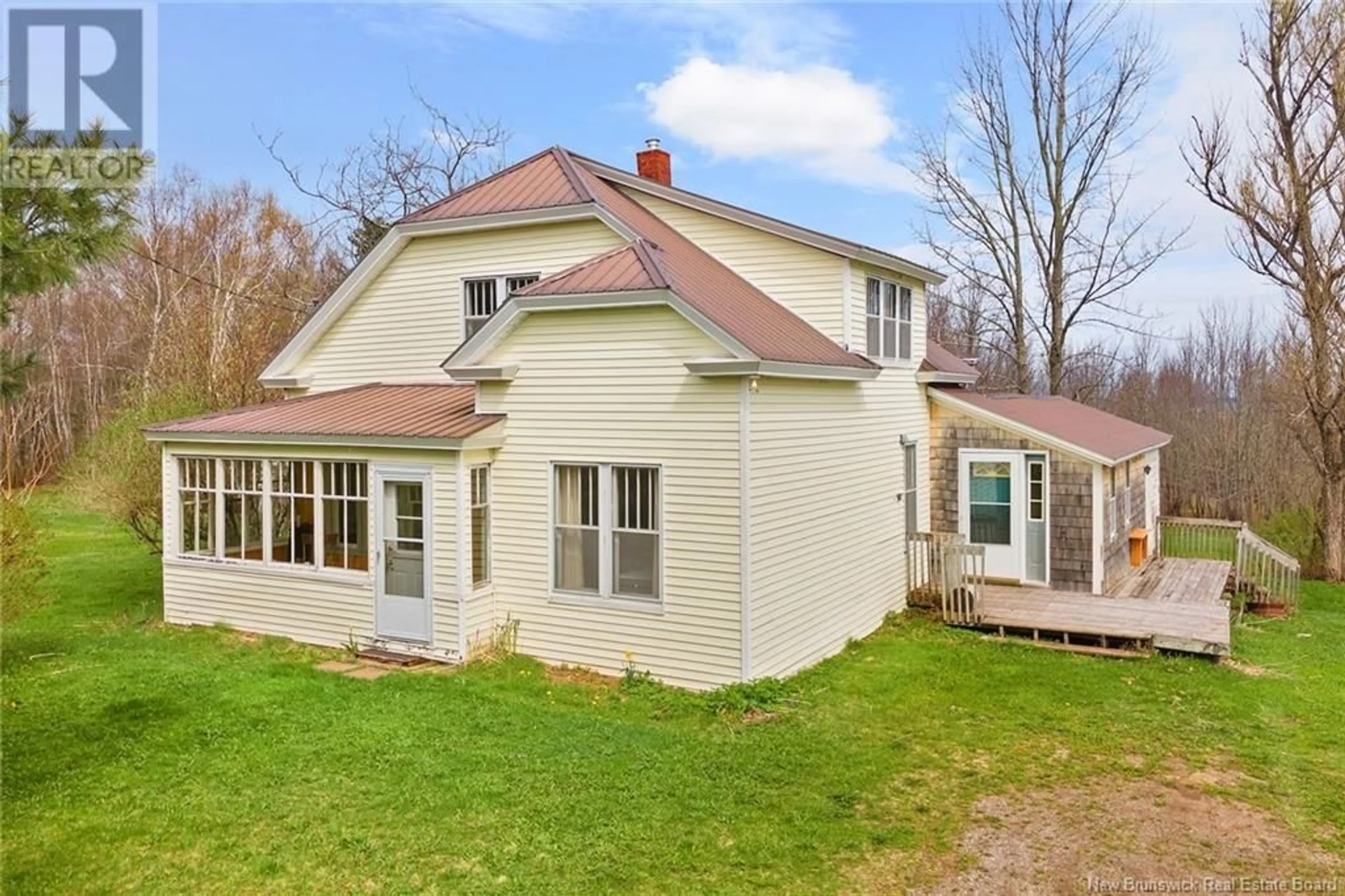 A pic from outside/outdoor area/front of a property/back of a property/a pic from drone, building for 5411 105 ROUTE, Whites Cove New Brunswick E4C3H7