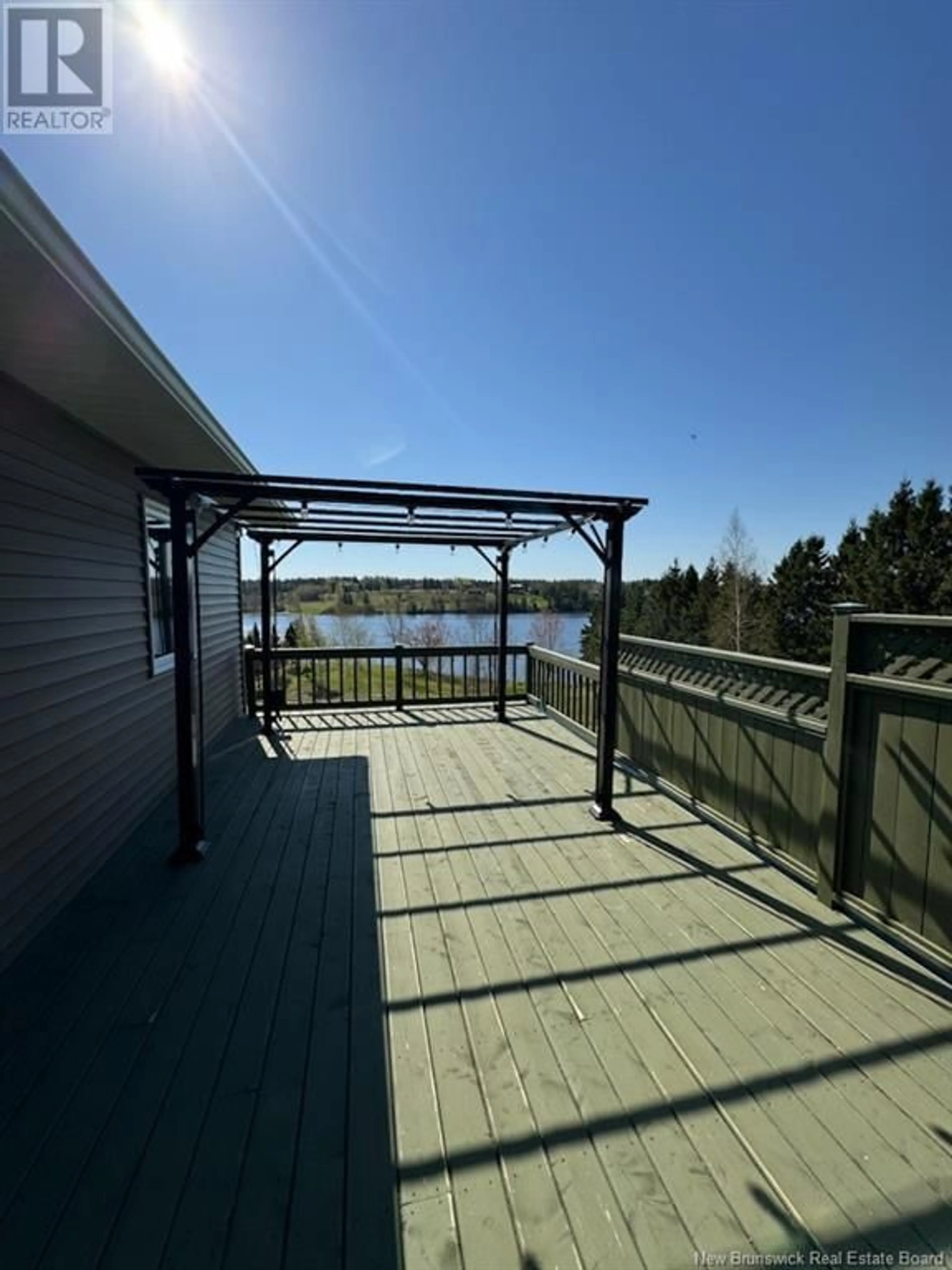 Patio, water/lake/river/ocean view for 127 CHEM. DESHERBIERS, Saint-Louis-De-Kent New Brunswick E4X1S1