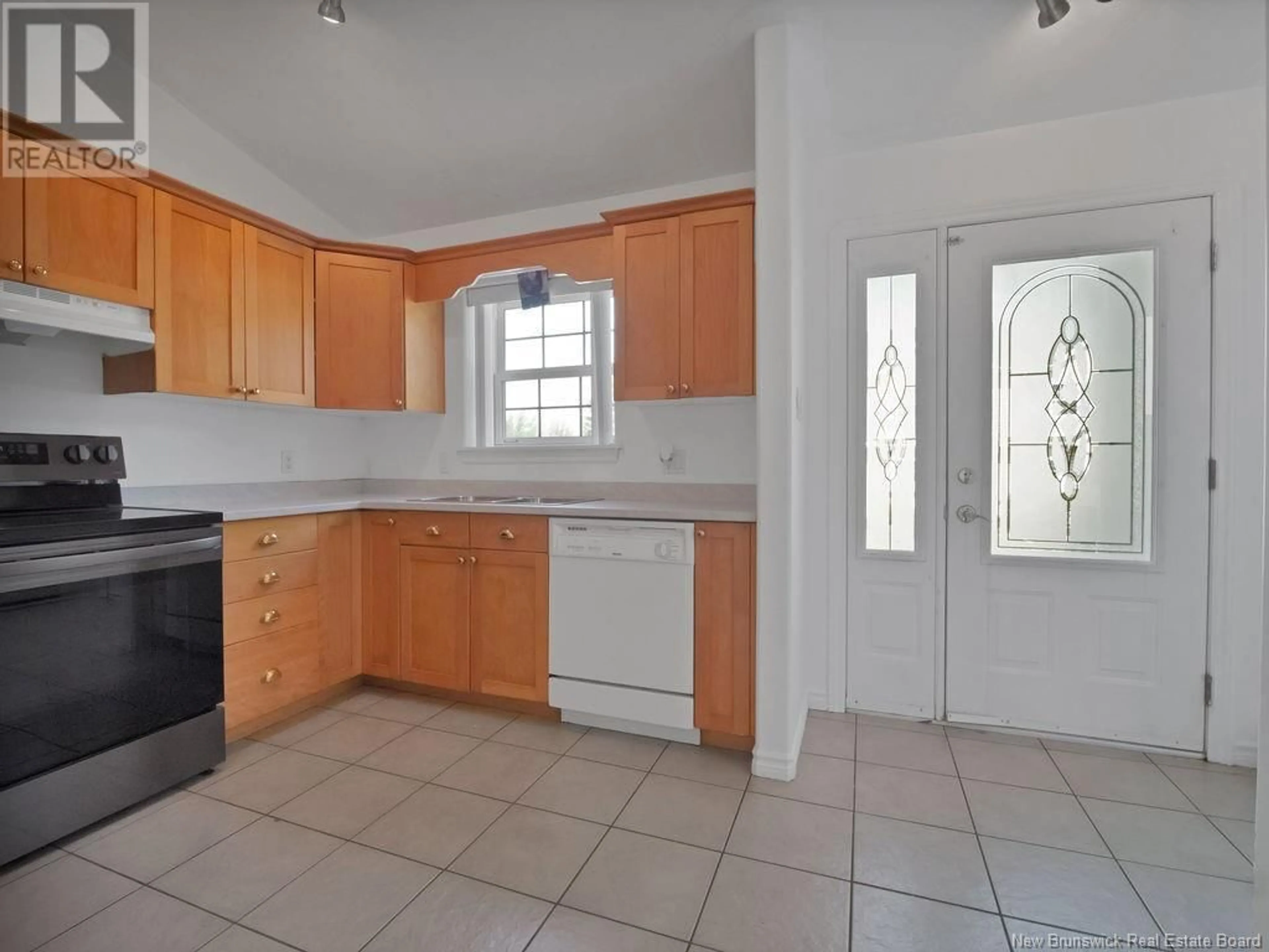 Standard kitchen, ceramic/tile floor for 11 - 354 RUE AMIRAULT STREET, Dieppe New Brunswick E4R1S9