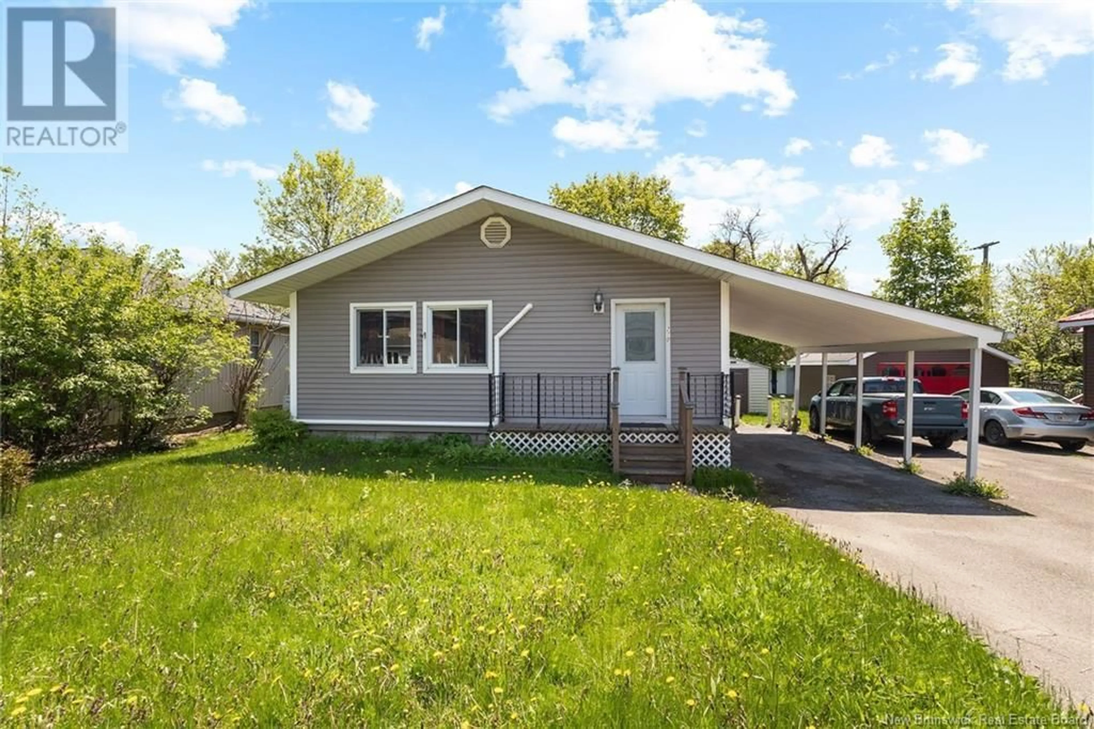 Home with vinyl exterior material, street for 270 GIBSON STREET, Fredericton New Brunswick E3A4E3