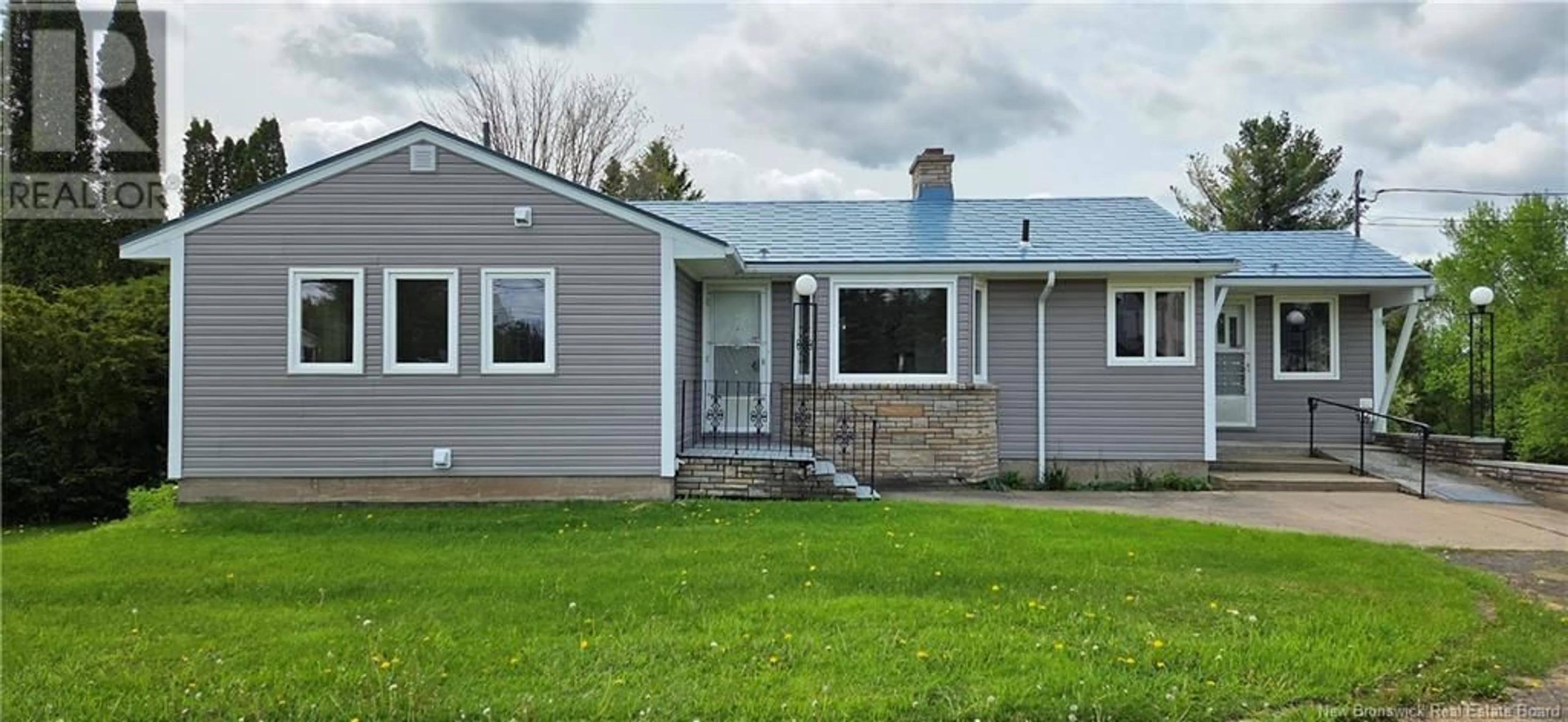 Home with vinyl exterior material, street for 1462 SALISBURY ROAD, Moncton New Brunswick E1E4P8