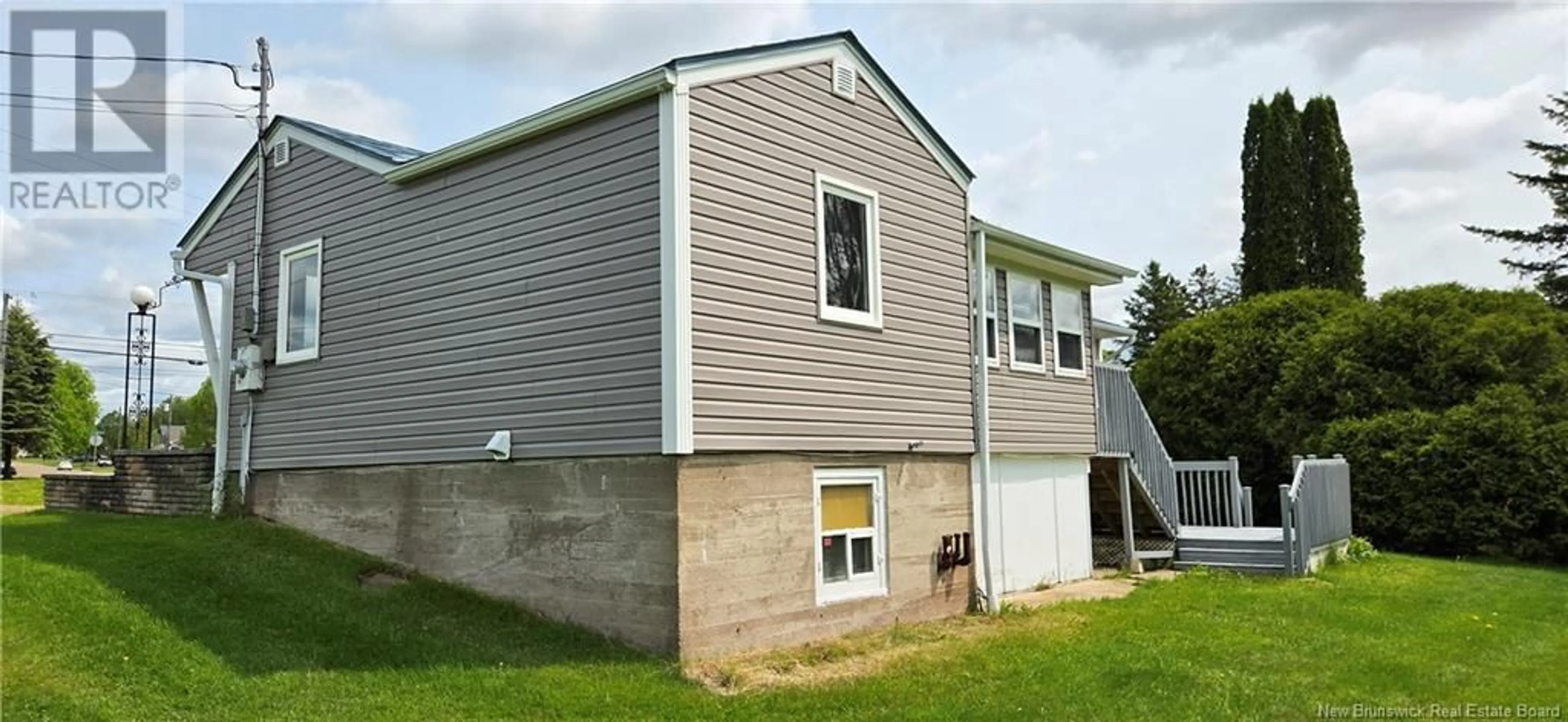 Home with vinyl exterior material, building for 1462 SALISBURY ROAD, Moncton New Brunswick E1E4P8