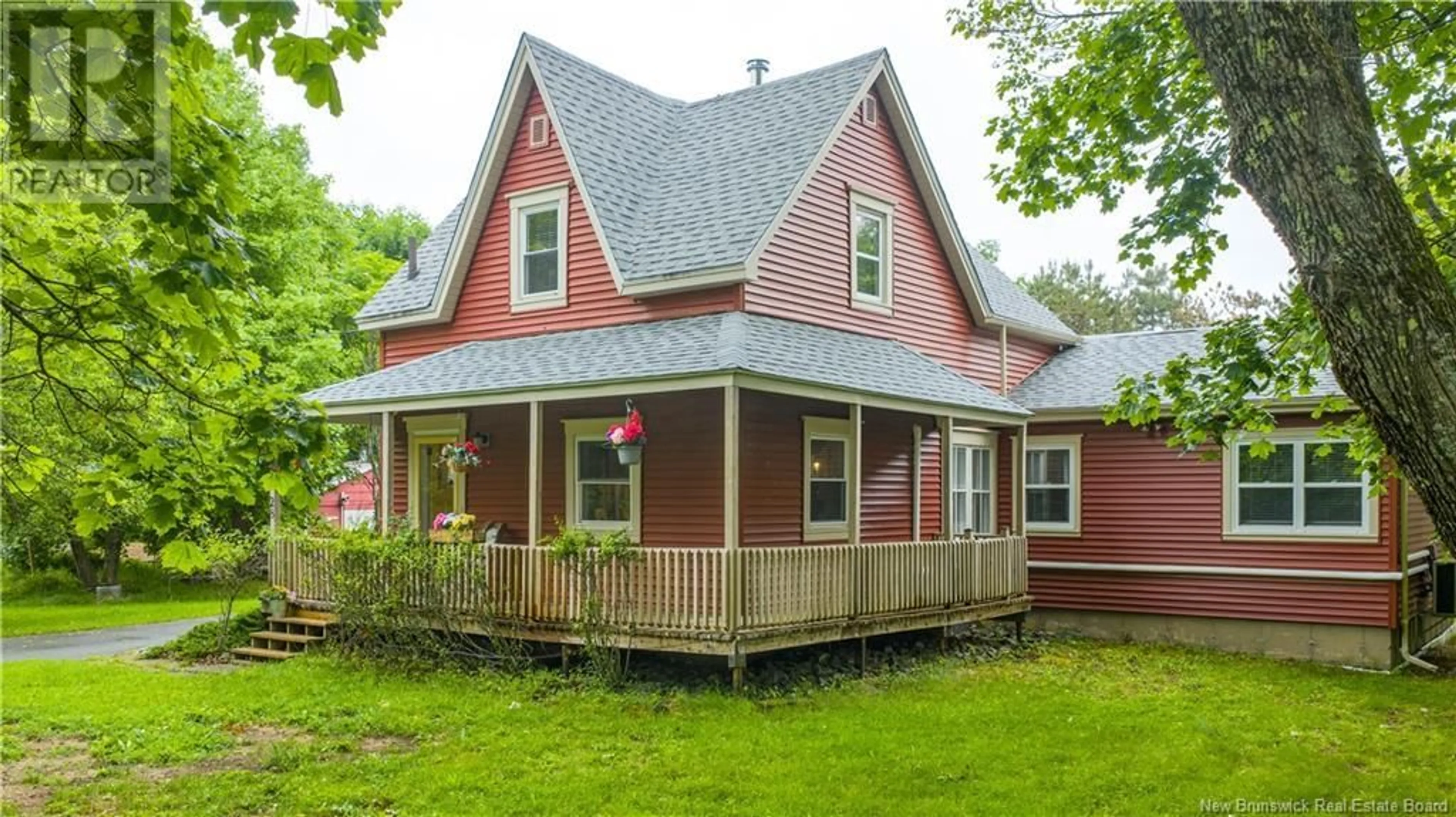 Home with vinyl exterior material, street for 28 QUISPAMSIS ROAD, Quispamsis New Brunswick E2E1M4