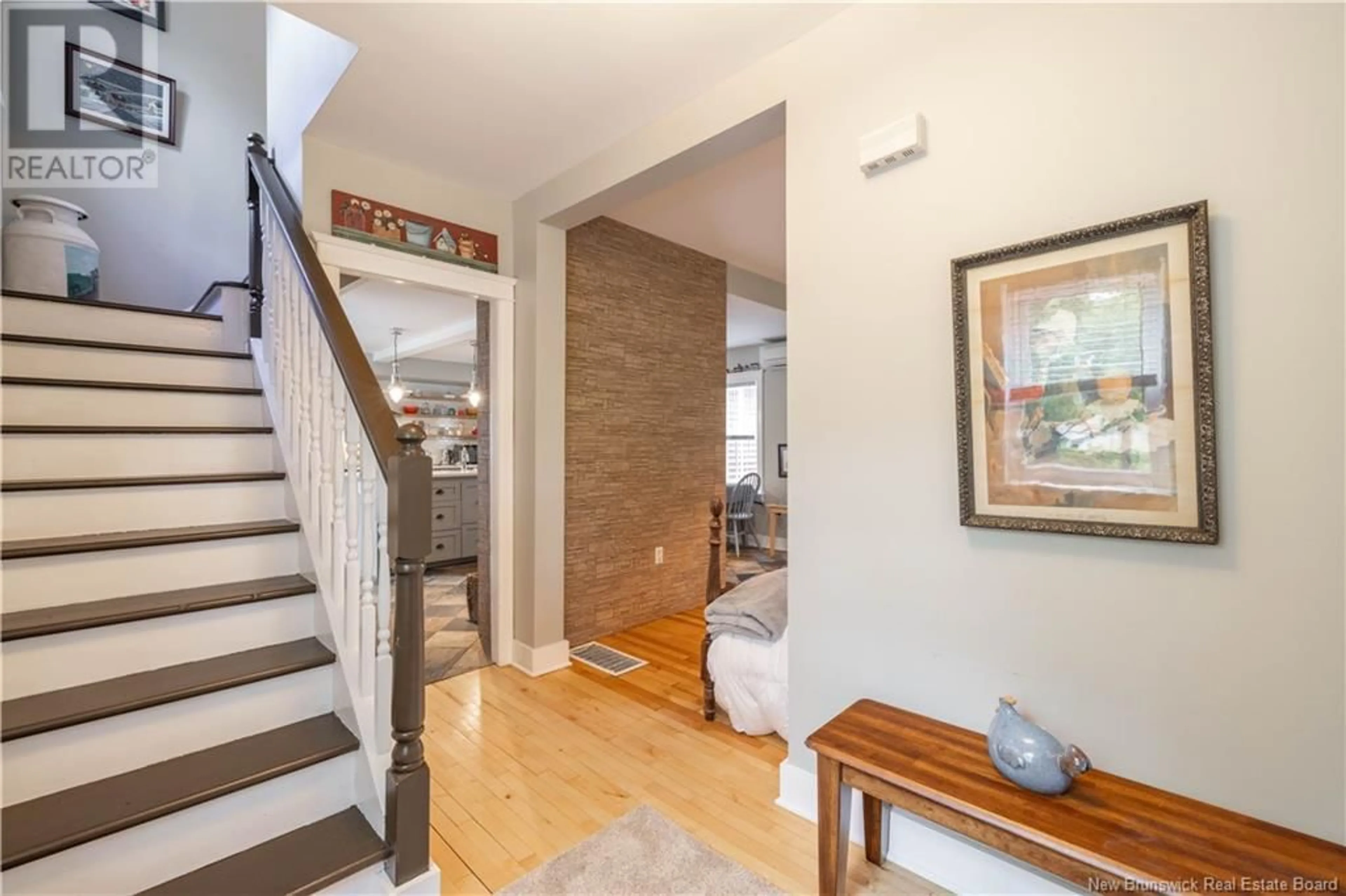 Indoor entryway for 28 QUISPAMSIS ROAD, Quispamsis New Brunswick E2E1M4