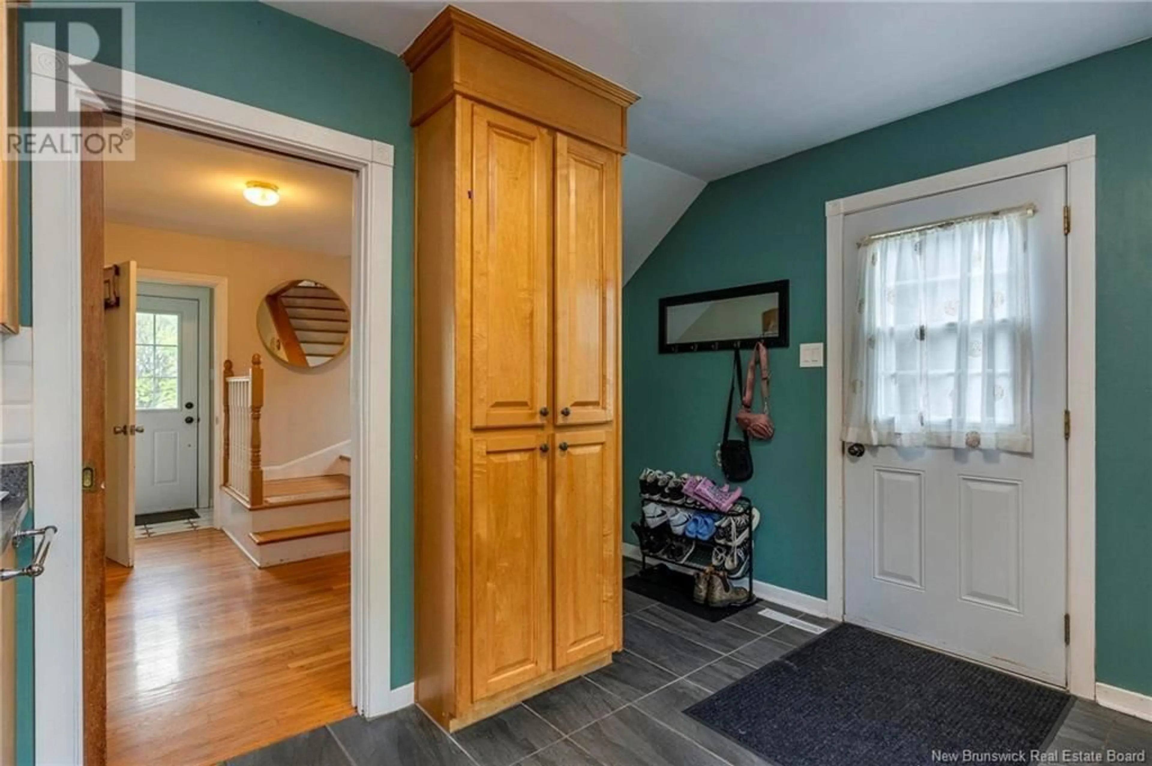 Indoor entryway for 698 BONNER PLACE, Saint John New Brunswick E2M2K9