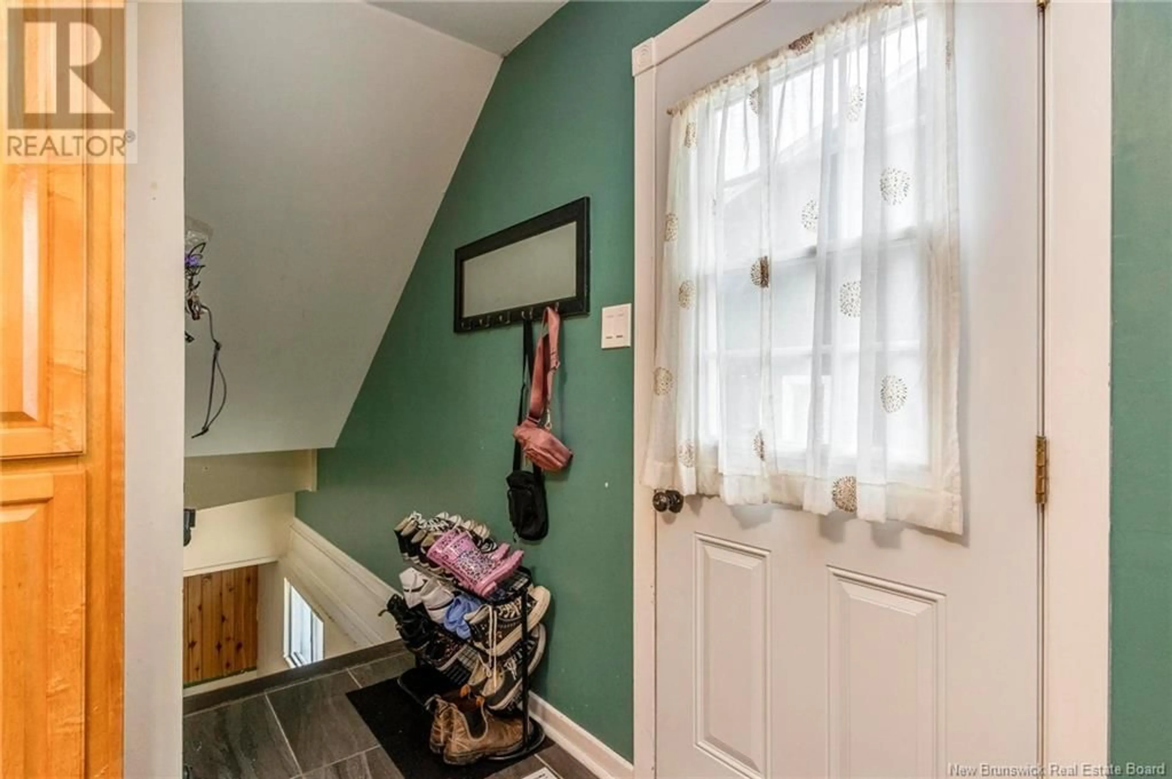 Indoor entryway for 698 BONNER PLACE, Saint John New Brunswick E2M2K9
