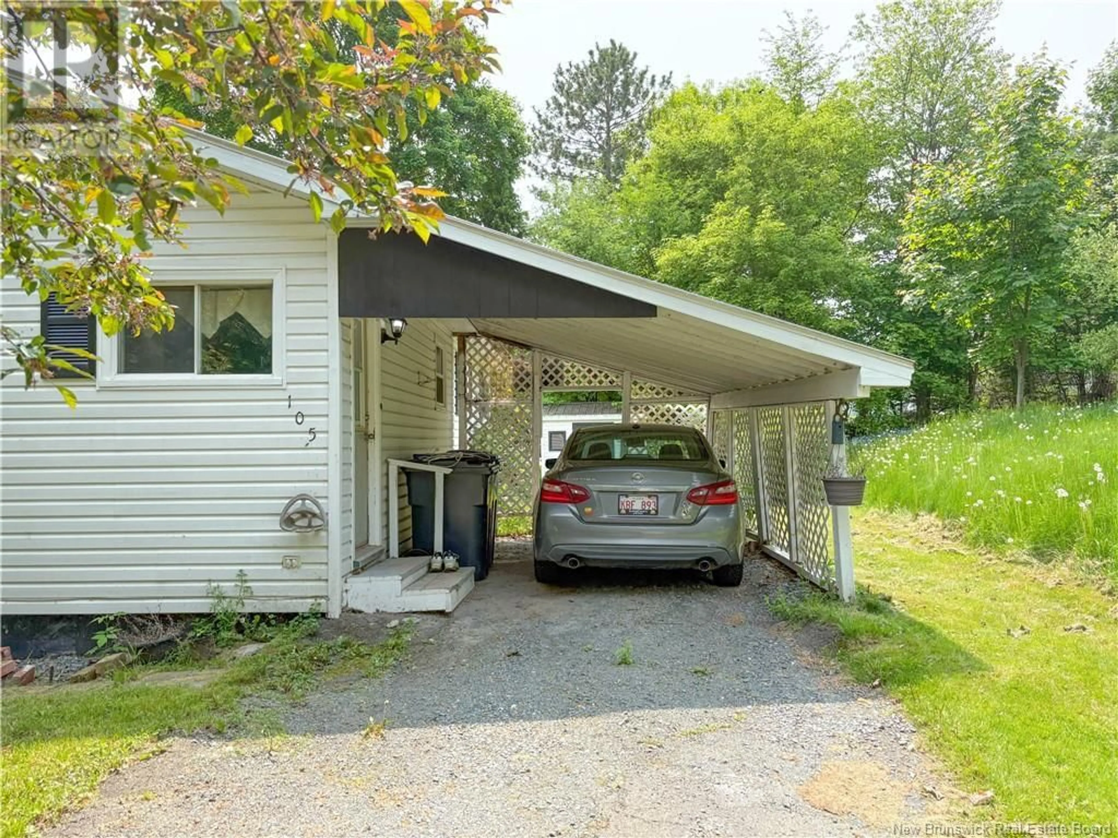 Indoor garage for 105 SHARKEY STREET, Woodstock New Brunswick E7N2R1