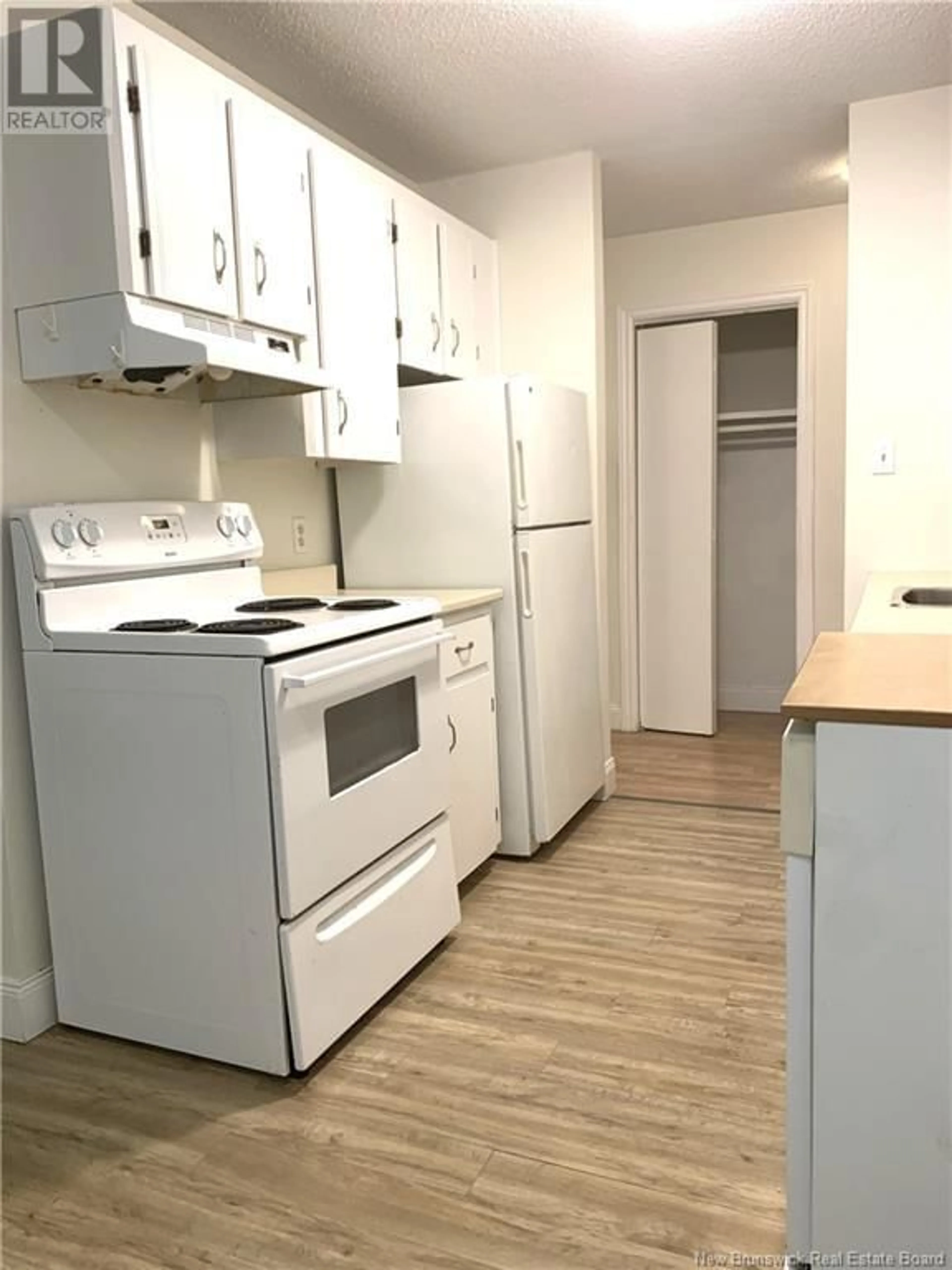 Standard kitchen, wood/laminate floor for 1 - 228 DUNNS CROSSING ROAD, Fredericton New Brunswick E3B2A6