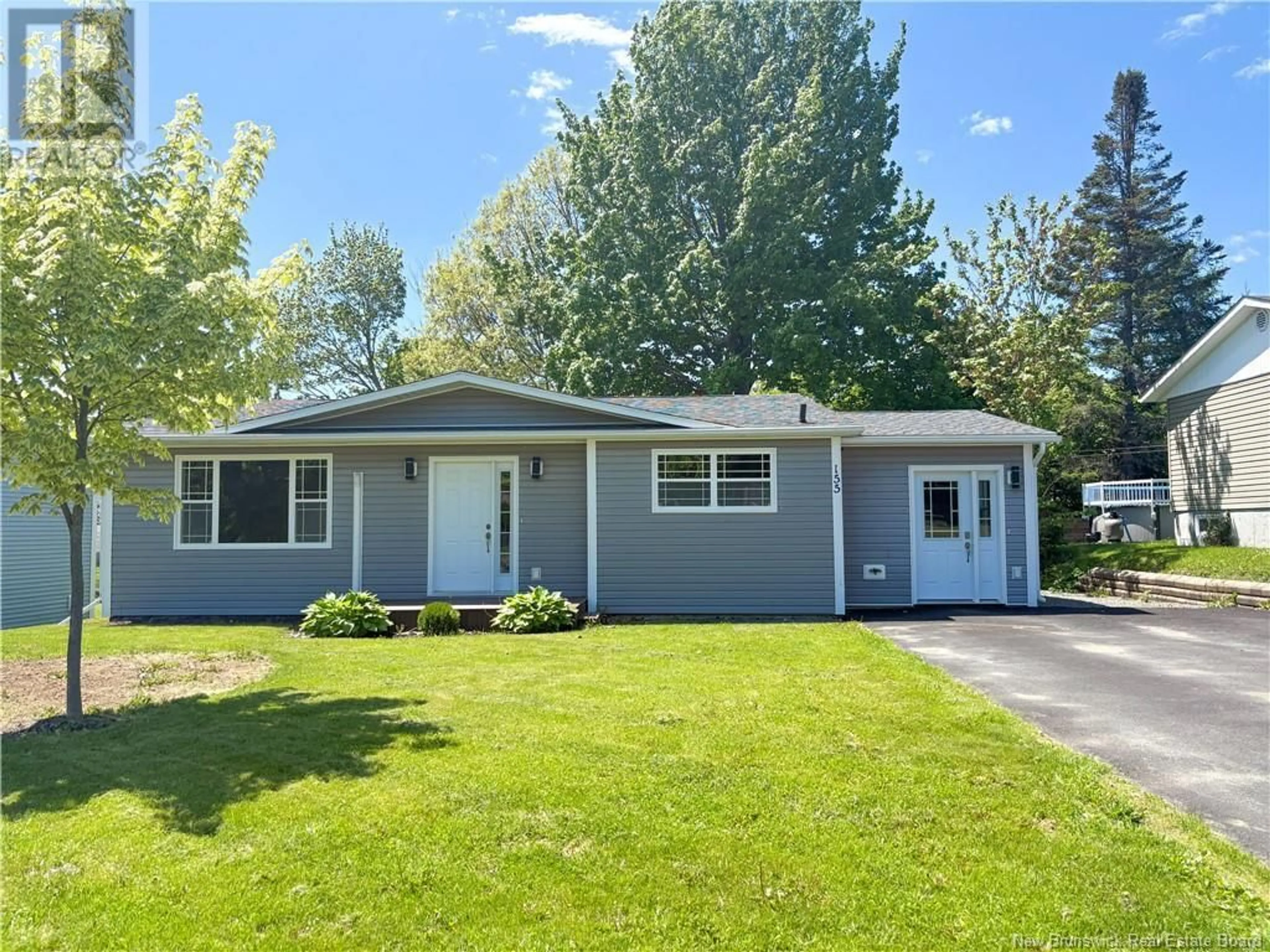 Home with vinyl exterior material, street for 155 ELIZABETH STREET, Woodstock New Brunswick E7M1P9