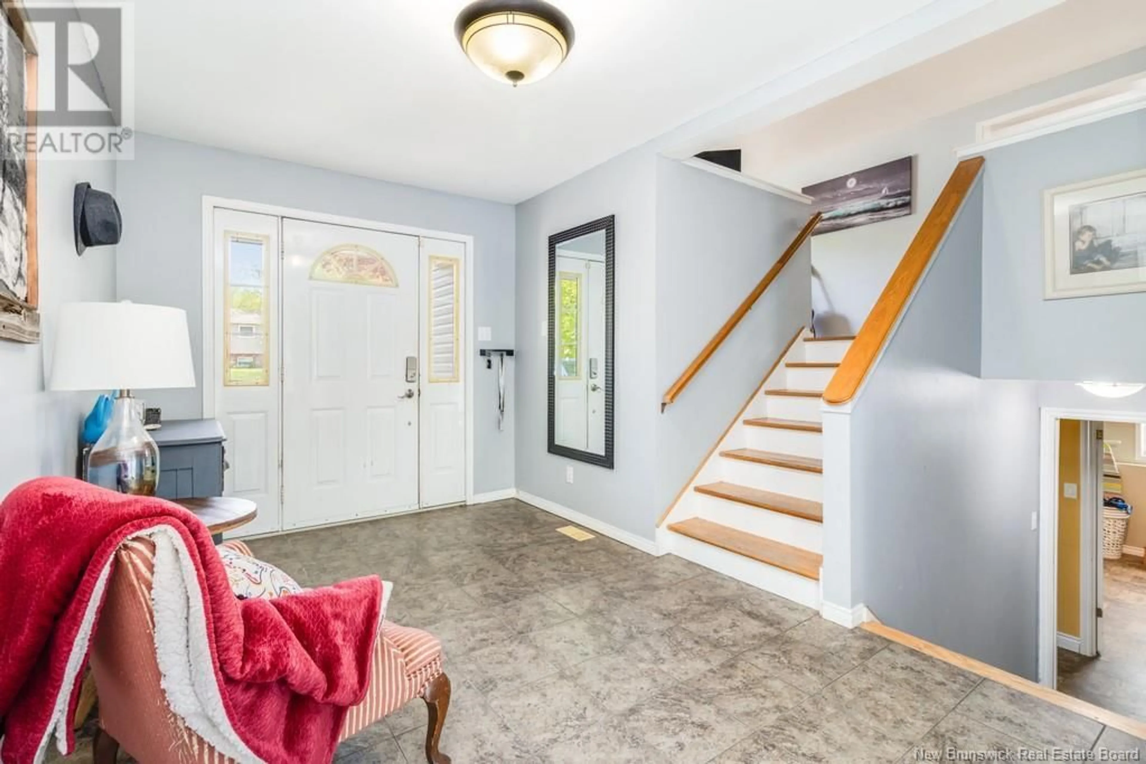 Indoor entryway for 10 CANNON COURT, Oromocto West New Brunswick E2V2P9