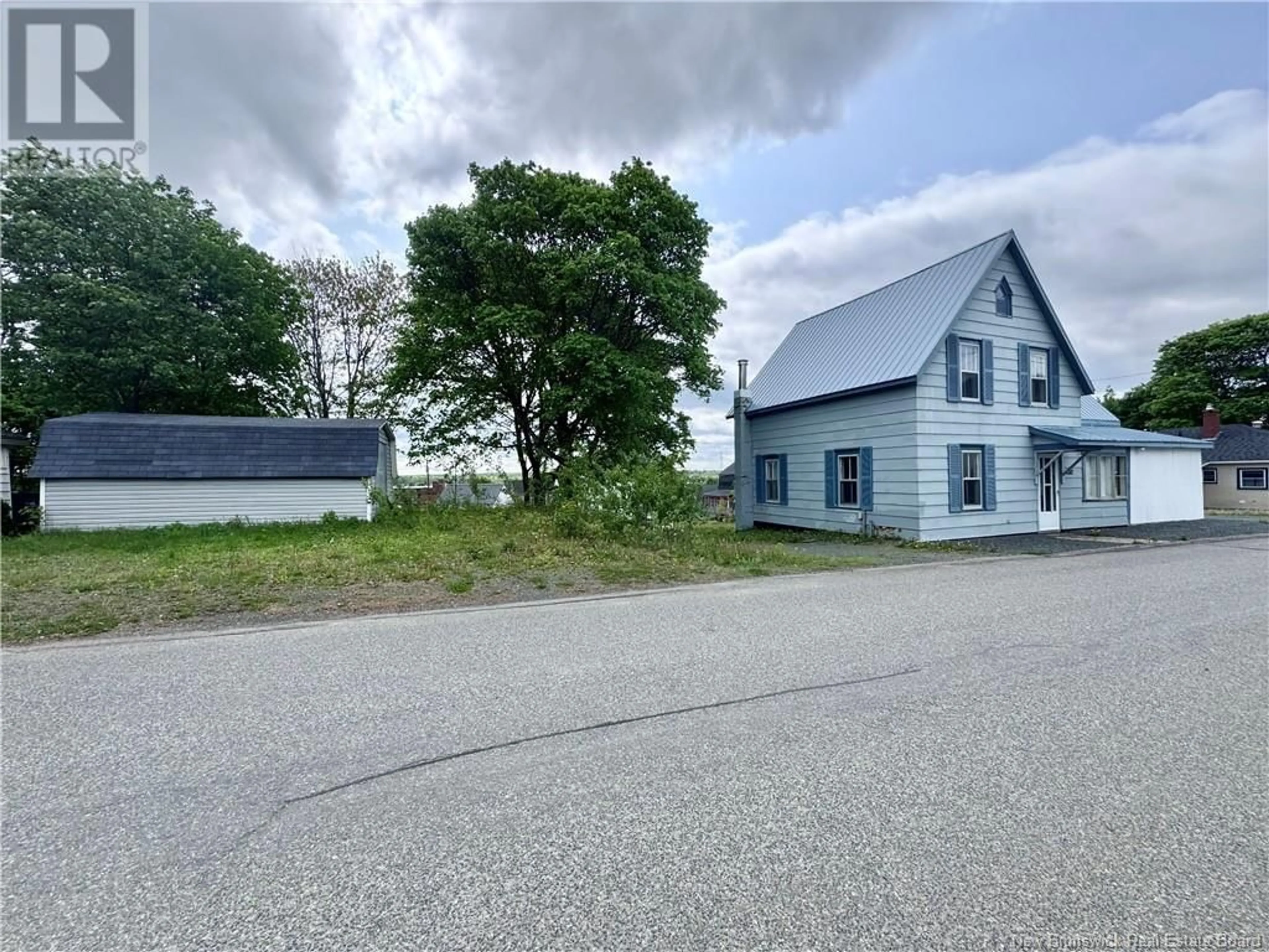 A pic from outside/outdoor area/front of a property/back of a property/a pic from drone, building for 282 MCKENZIE STREET, Miramichi New Brunswick E1V1V4