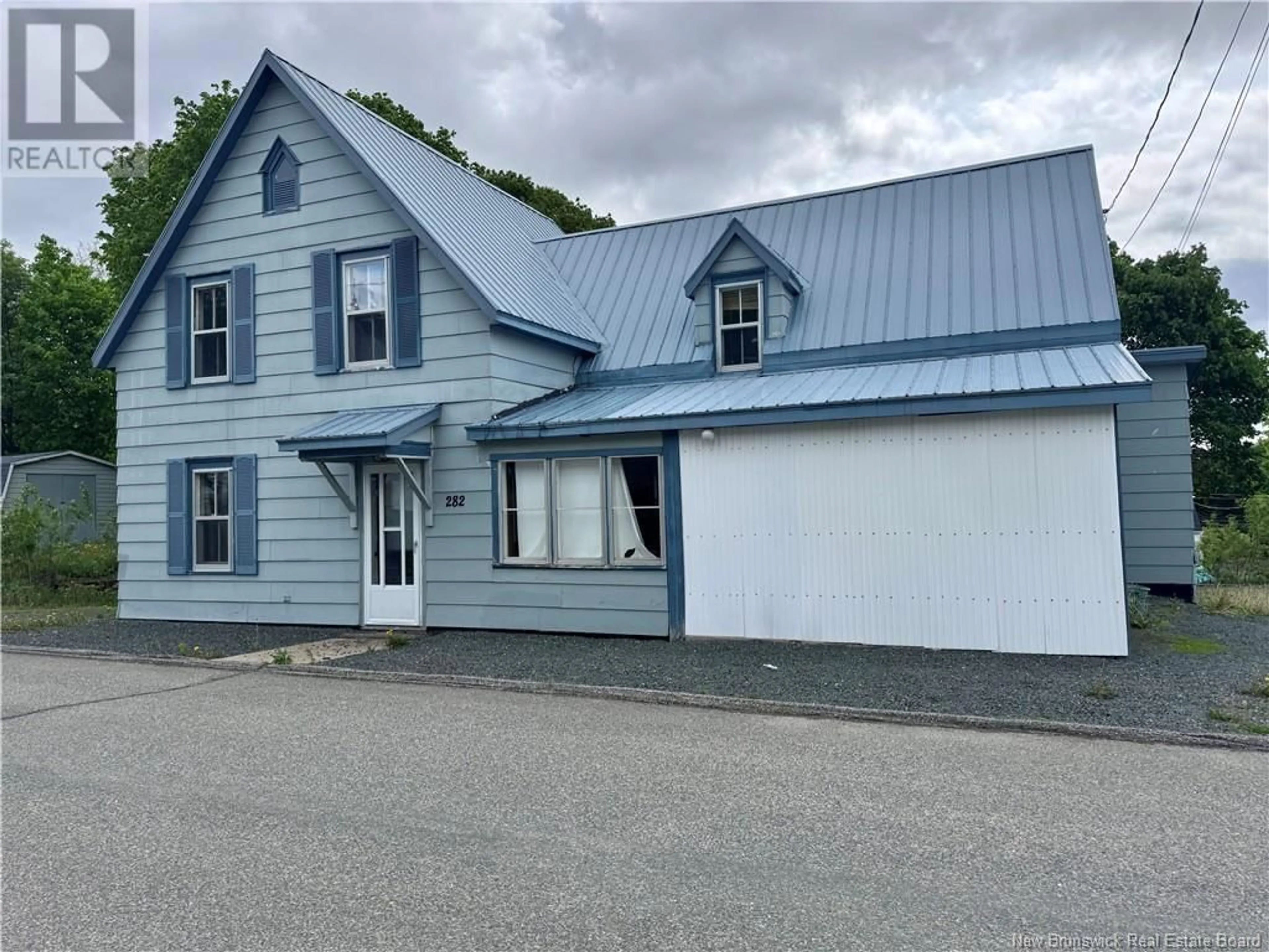Home with vinyl exterior material, building for 282 MCKENZIE STREET, Miramichi New Brunswick E1V1V4
