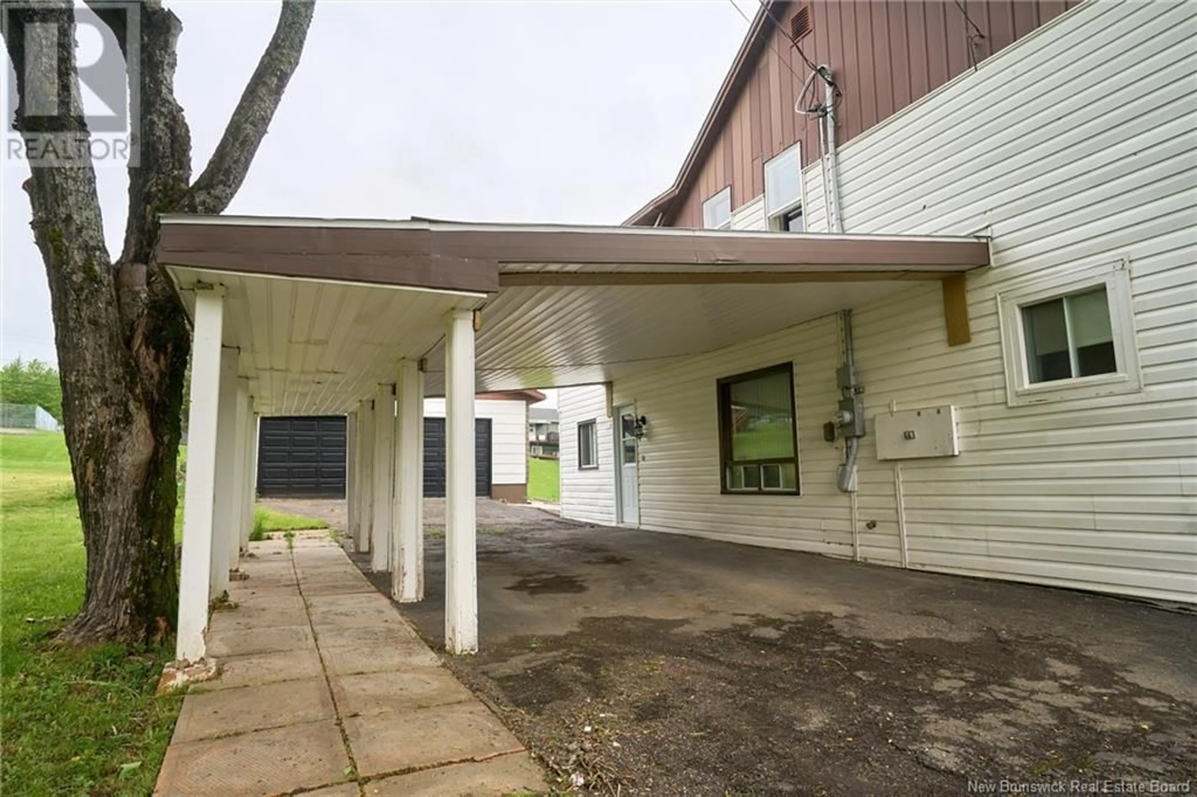 Indoor foyer for 33 ROULSTON AVENUE, Plaster Rock New Brunswick E7G2R3