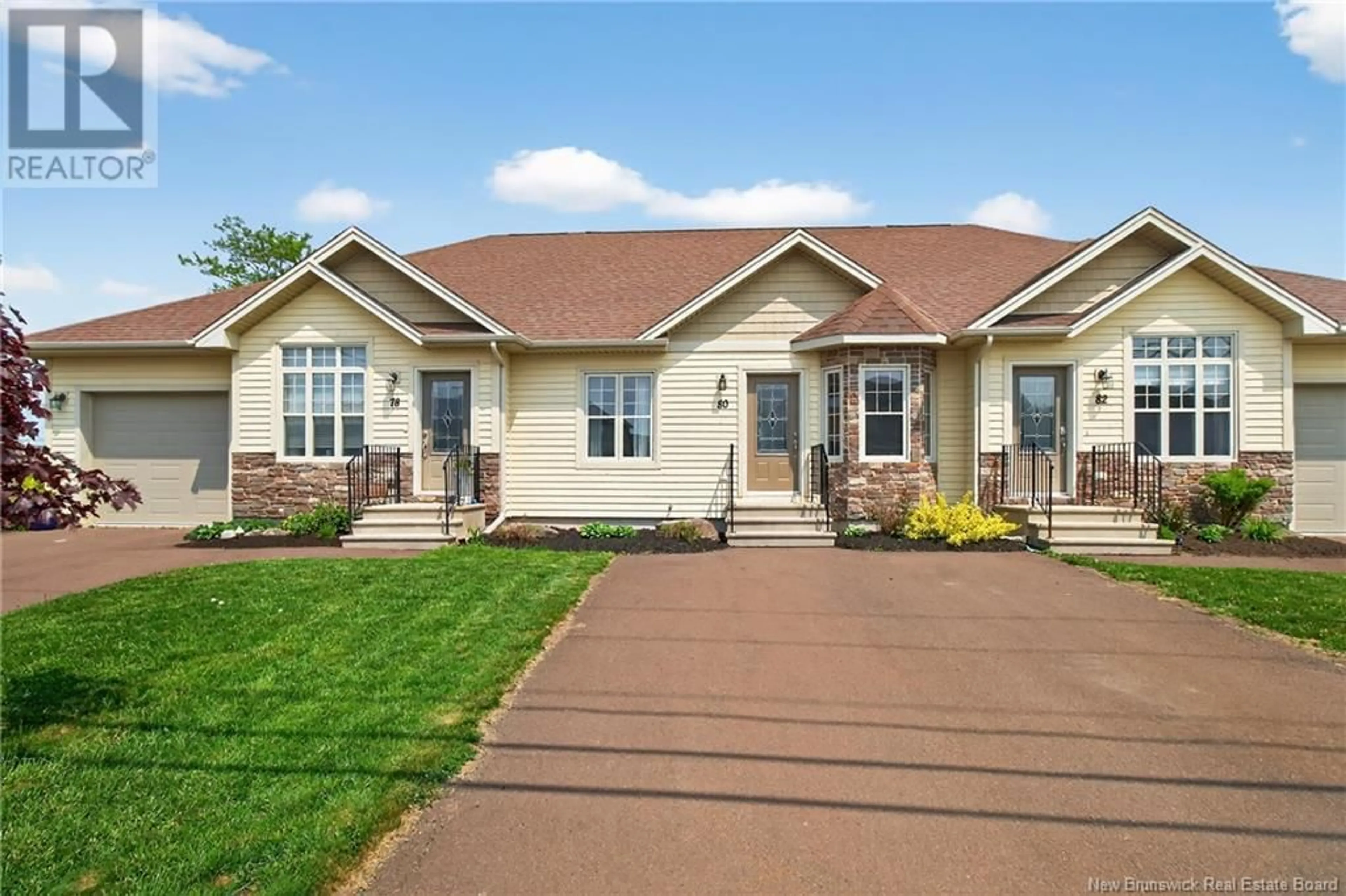 Home with vinyl exterior material, street for 102 - 80 LAKEBURN AVENUE, Dieppe New Brunswick E1A0Y7