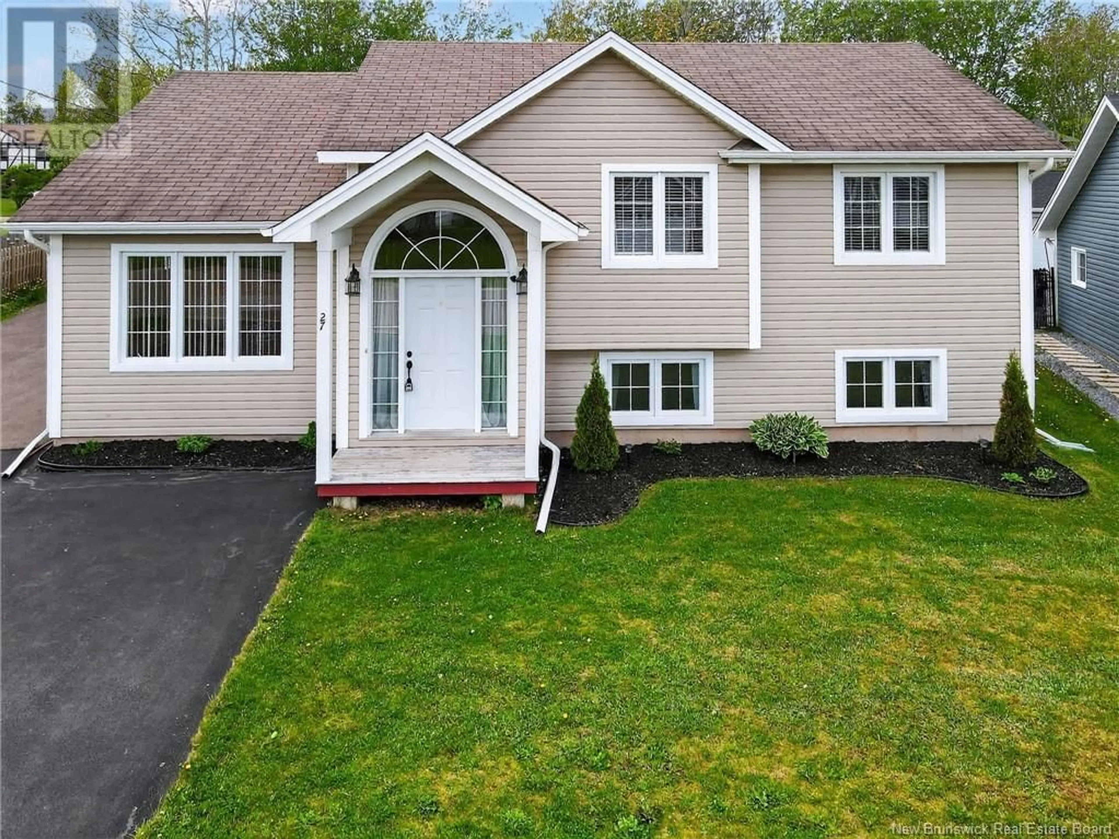Home with vinyl exterior material, street for 27 MANON STREET, Shediac New Brunswick E4P0B9