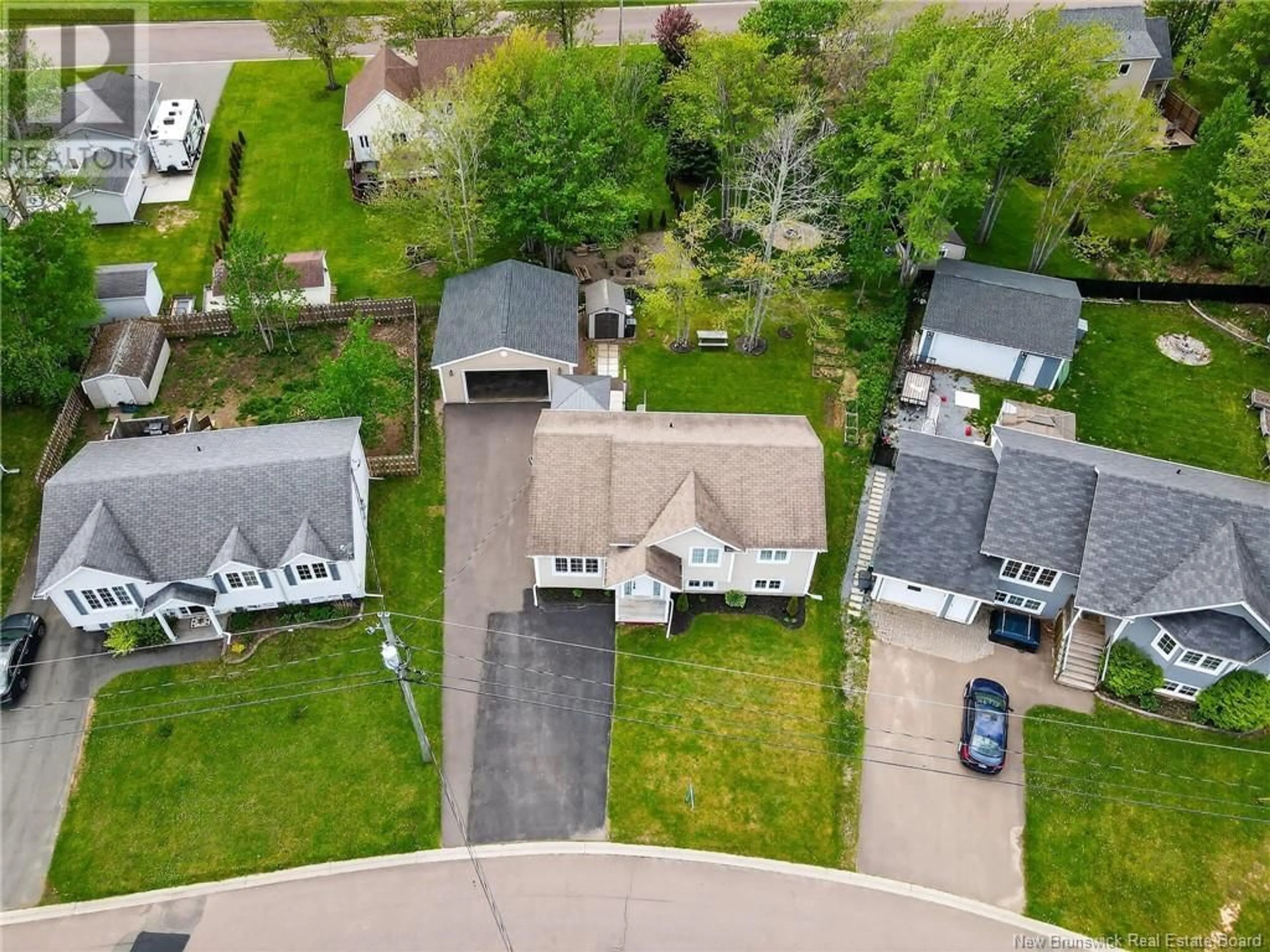 A pic from outside/outdoor area/front of a property/back of a property/a pic from drone, street for 27 MANON STREET, Shediac New Brunswick E4P0B9
