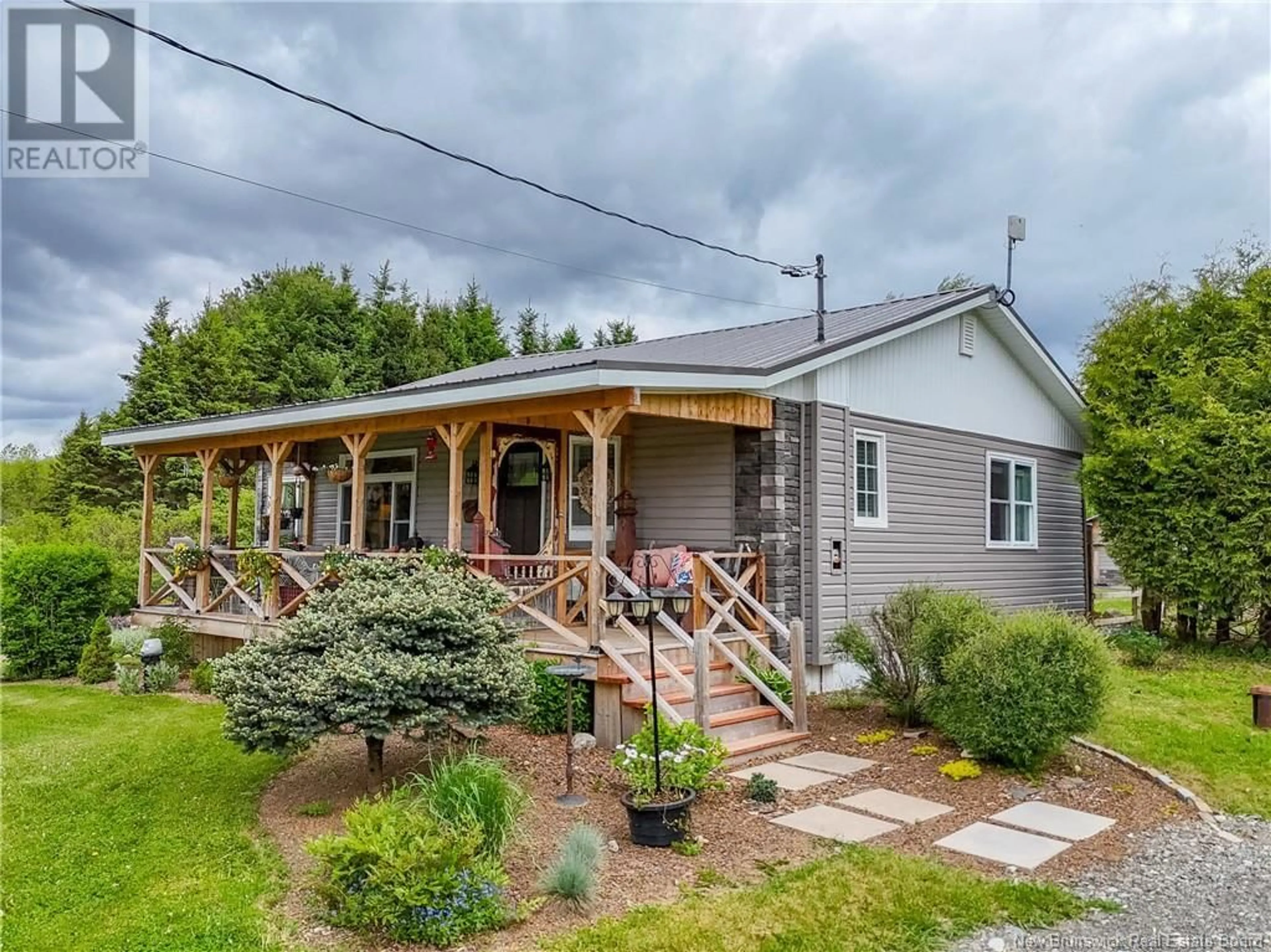 Home with vinyl exterior material, street for 1372 ROUTE 105, Southampton New Brunswick E6G1L8