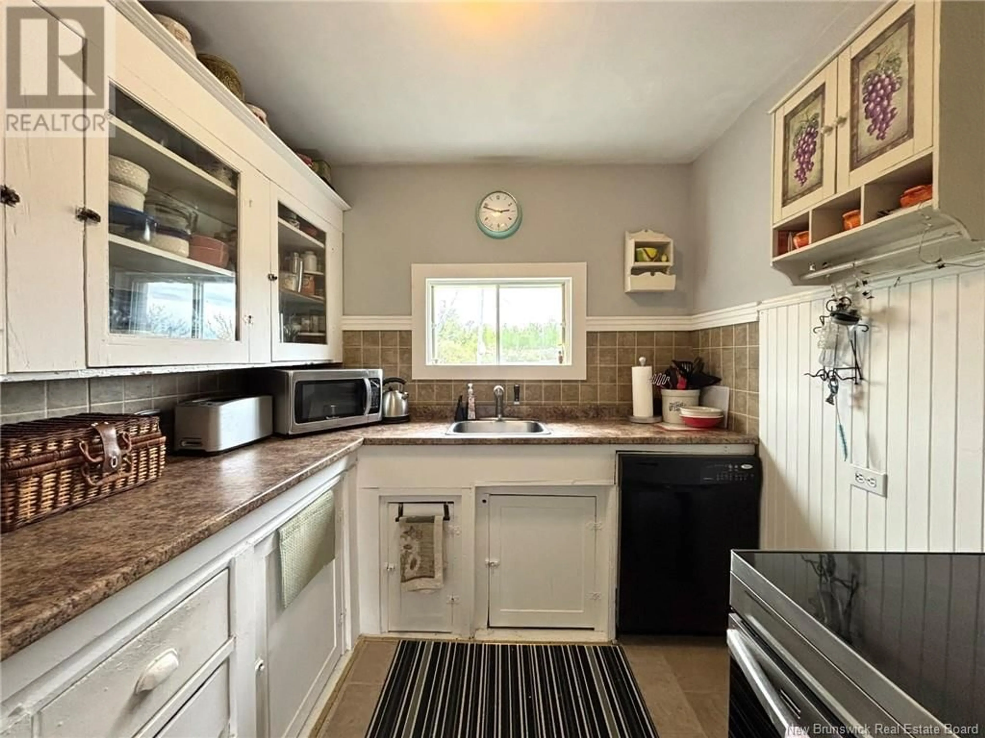 Standard kitchen, ceramic/tile floor for 14 MIDDLETON ROAD, Grand Manan New Brunswick E5G3C8