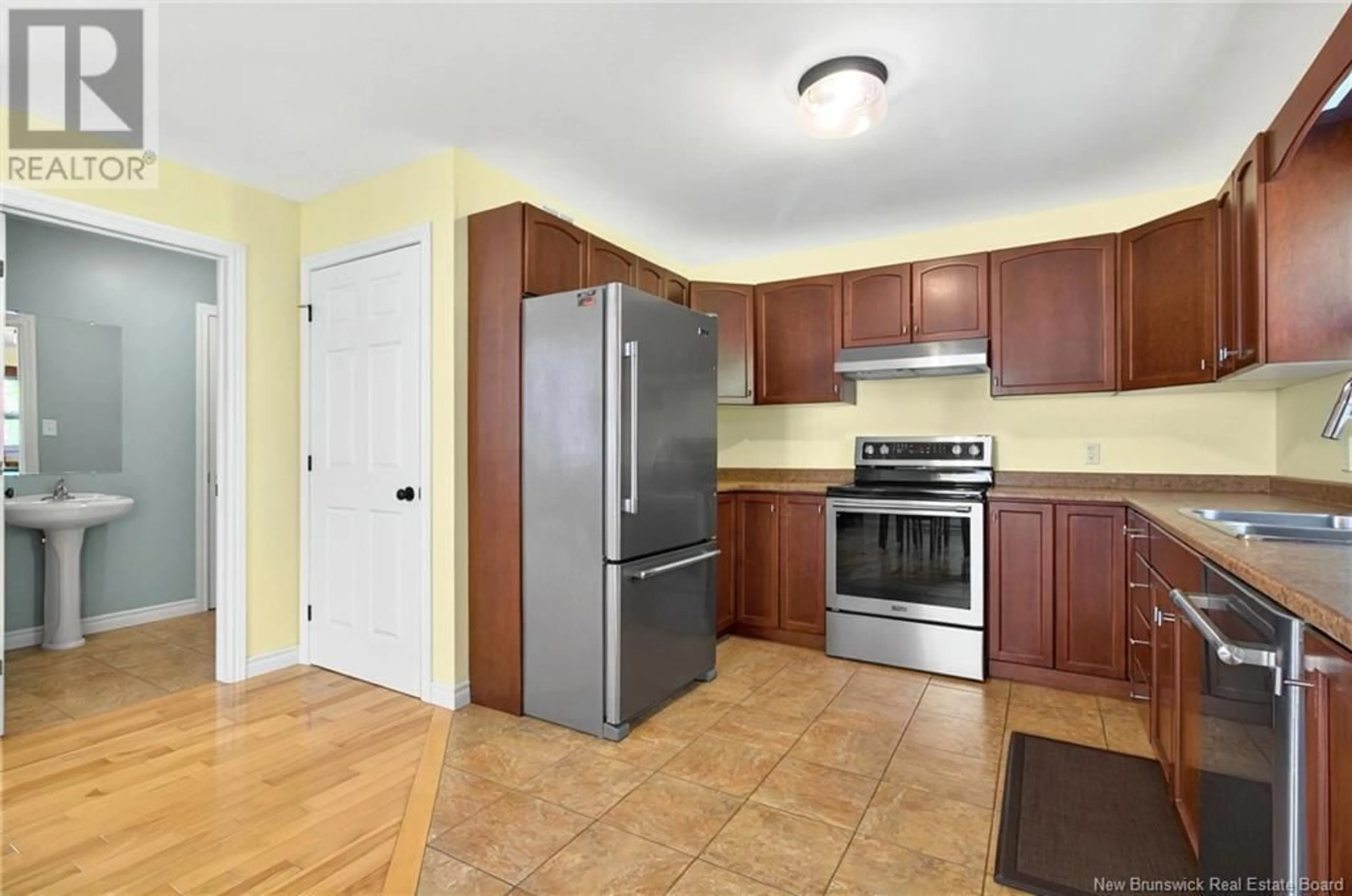 Standard kitchen, unknown for 124 FORTUNE, Dieppe New Brunswick E1A8T8