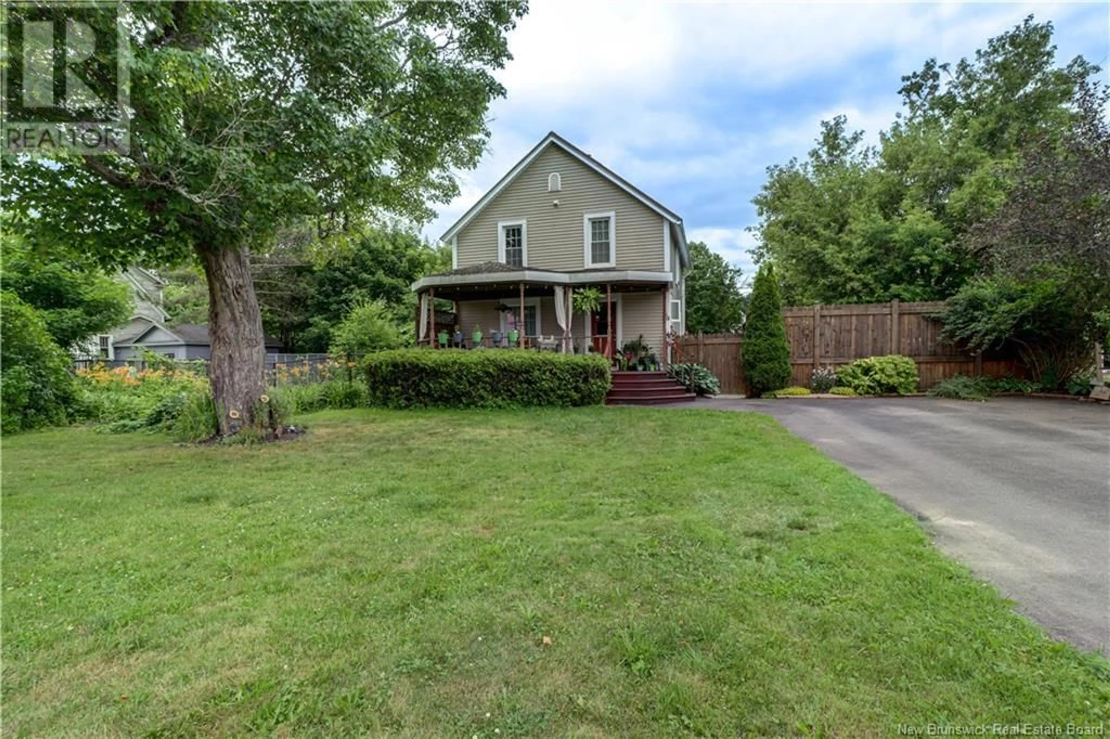 A pic from outside/outdoor area/front of a property/back of a property/a pic from drone, street for 64 PARK STREET, Sussex New Brunswick E4E1V1