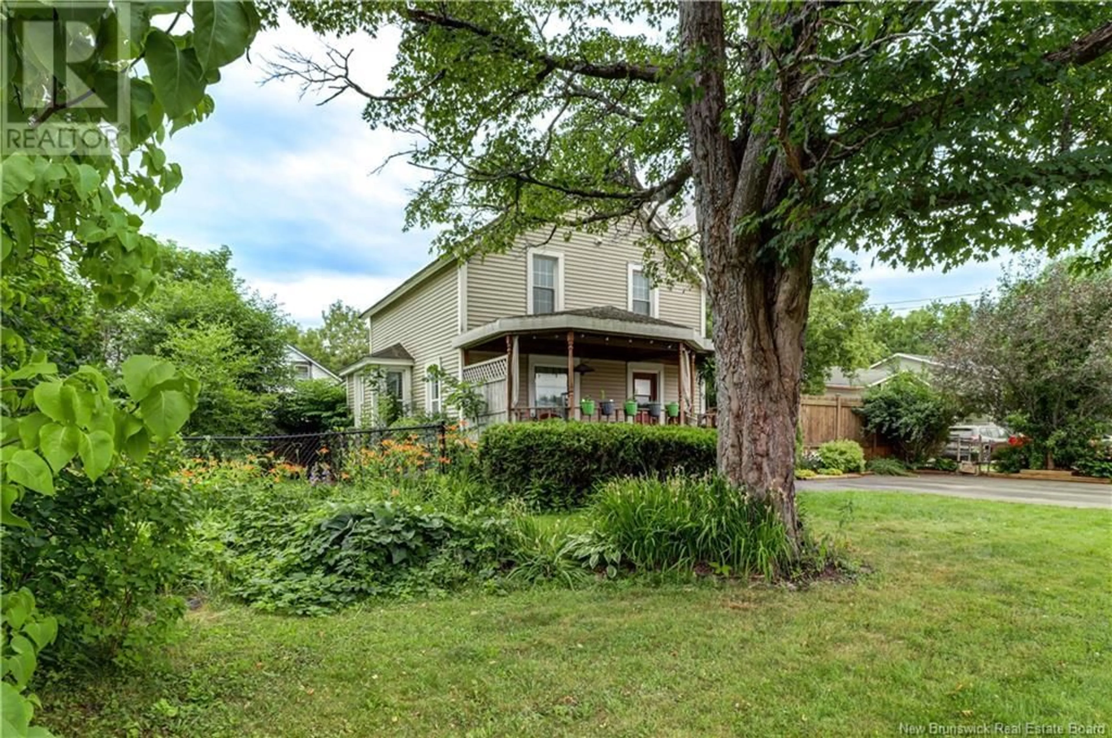 A pic from outside/outdoor area/front of a property/back of a property/a pic from drone, street for 64 PARK STREET, Sussex New Brunswick E4E1V1