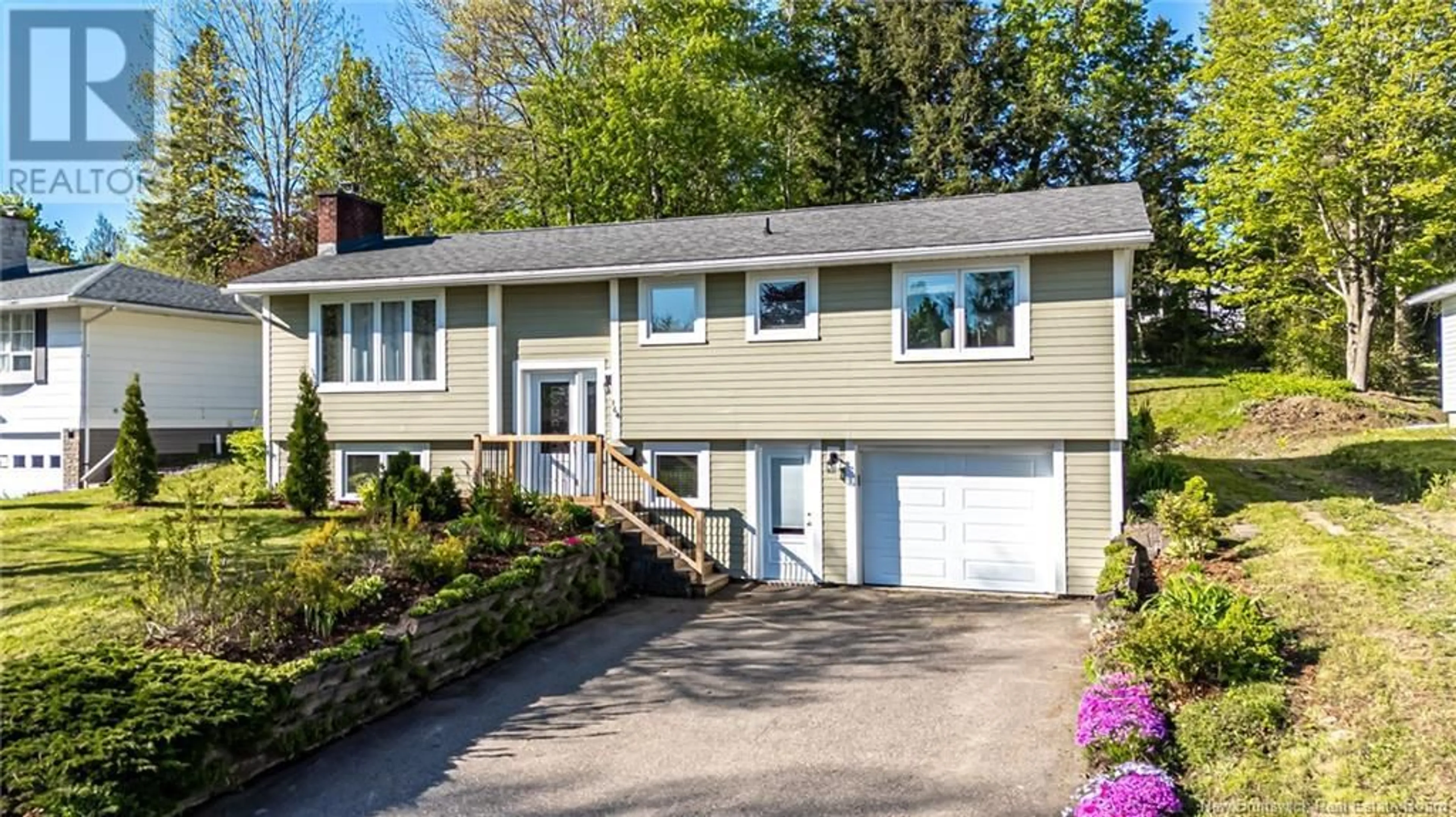 Home with vinyl exterior material, street for 164 LYNHAVEN STREET, Fredericton New Brunswick E3B2V4
