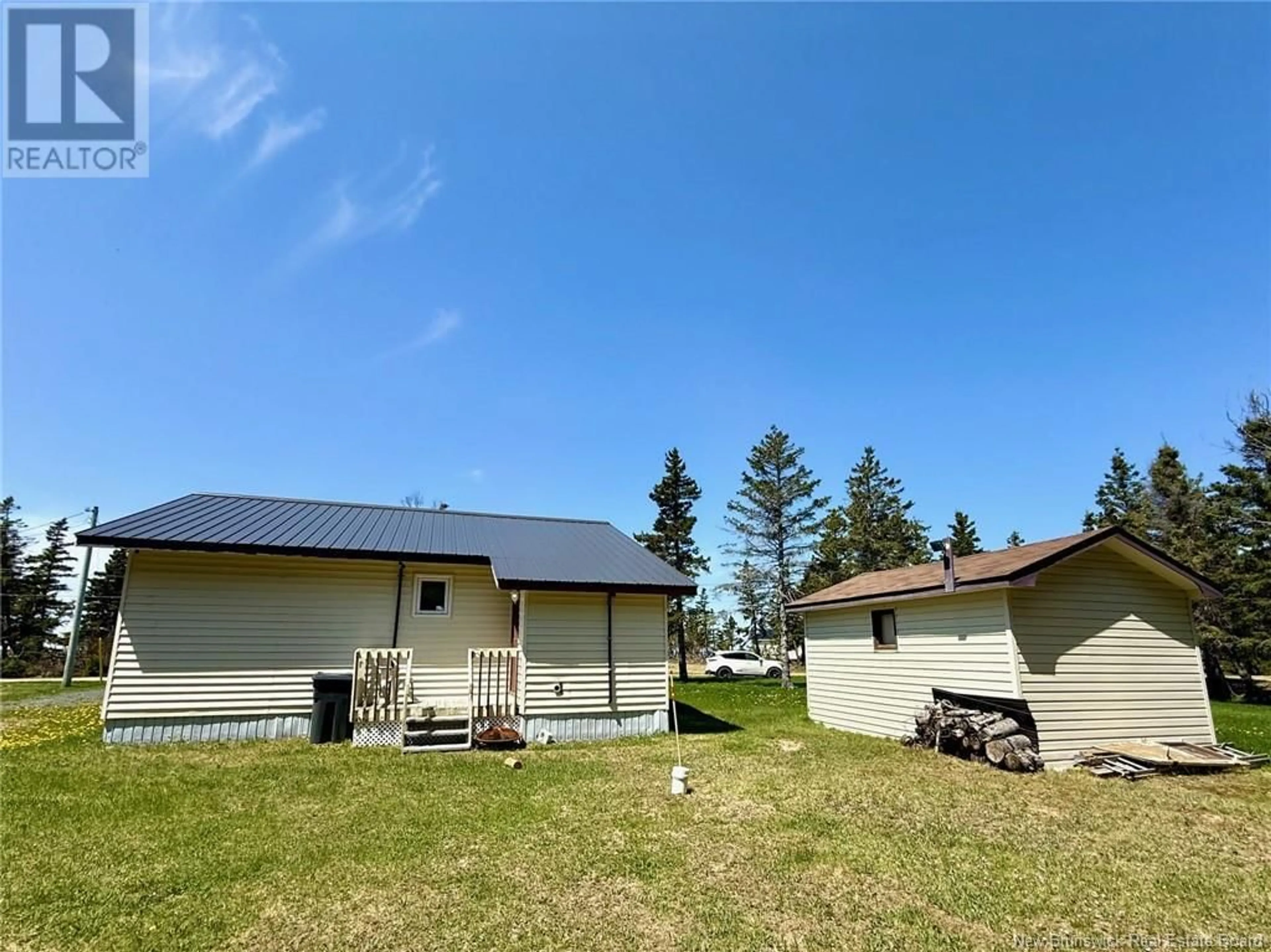 A pic from outside/outdoor area/front of a property/back of a property/a pic from drone, water/lake/river/ocean view for 33 ALLÉE DES VACANCIERS, Pointe-Canot New Brunswick E8T5S1