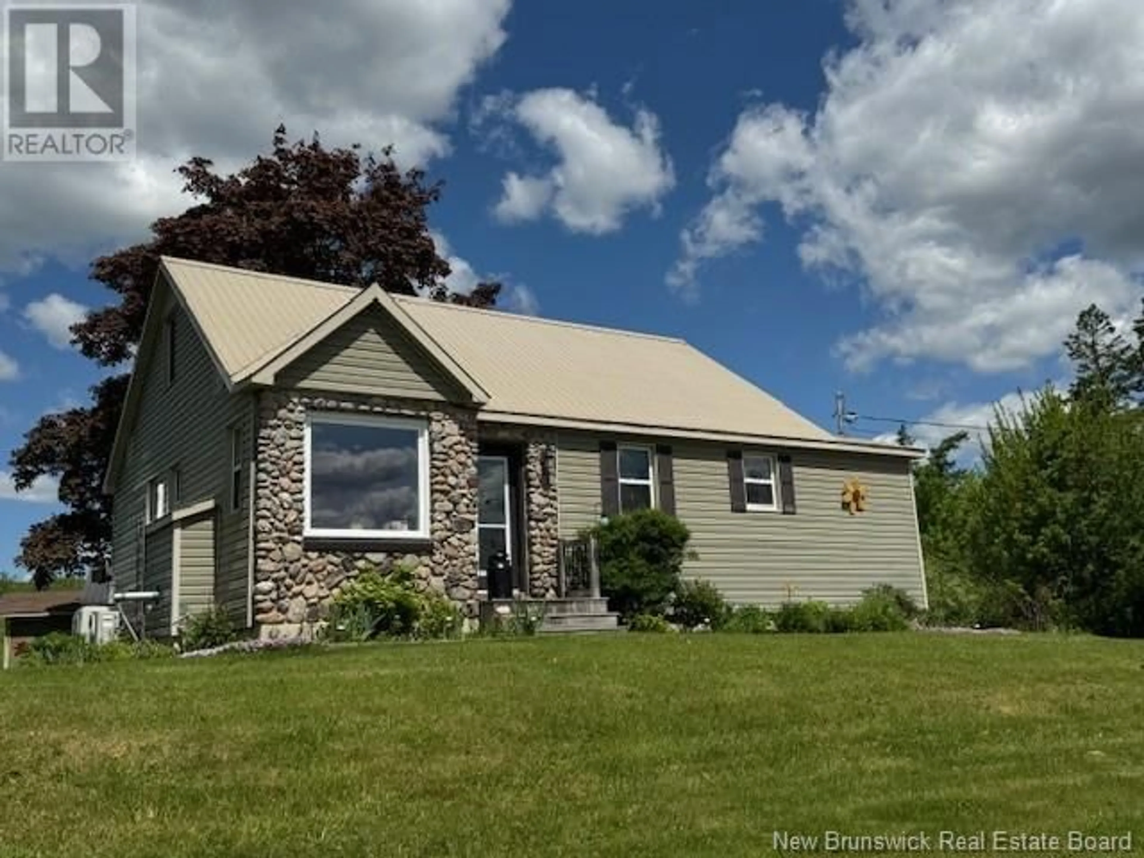 Home with vinyl exterior material, street for 25 OLD POST ROAD, Petitcodiac New Brunswick E4Z4M9