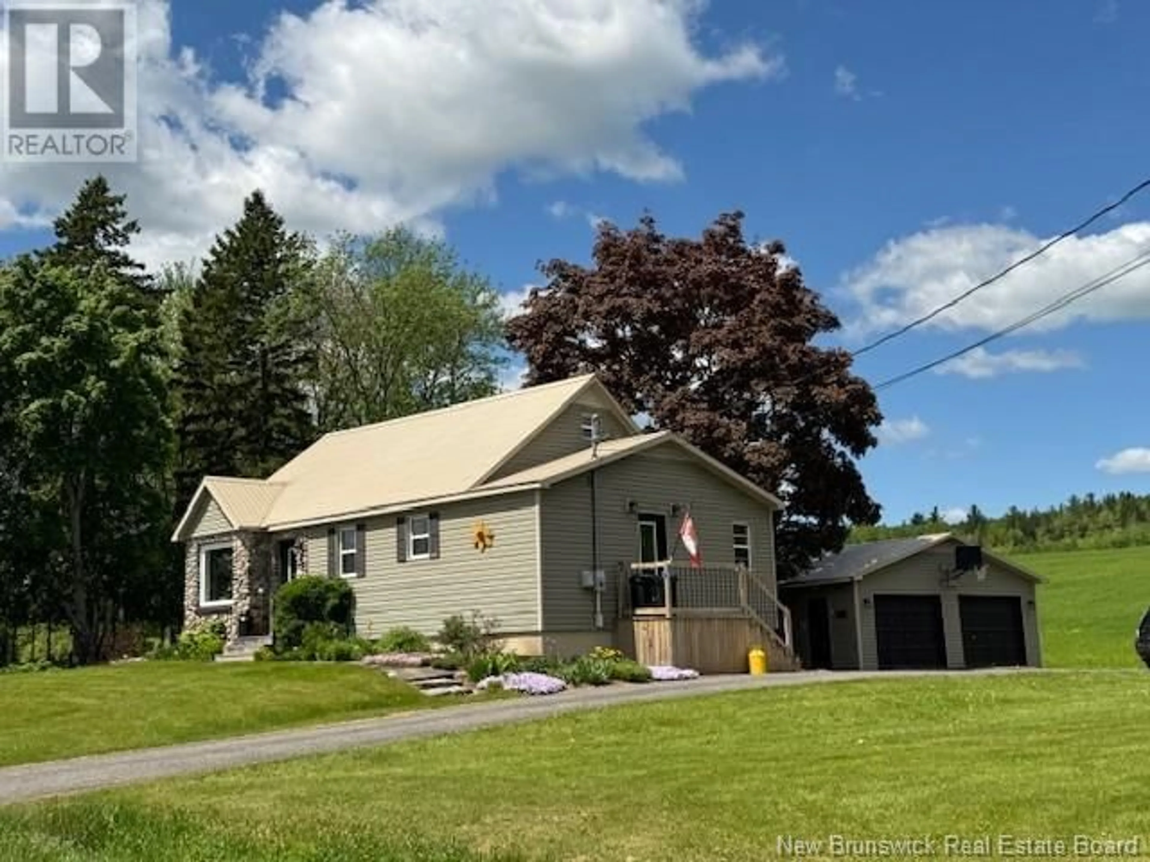 A pic from outside/outdoor area/front of a property/back of a property/a pic from drone, unknown for 25 OLD POST ROAD, Petitcodiac New Brunswick E4Z4M9