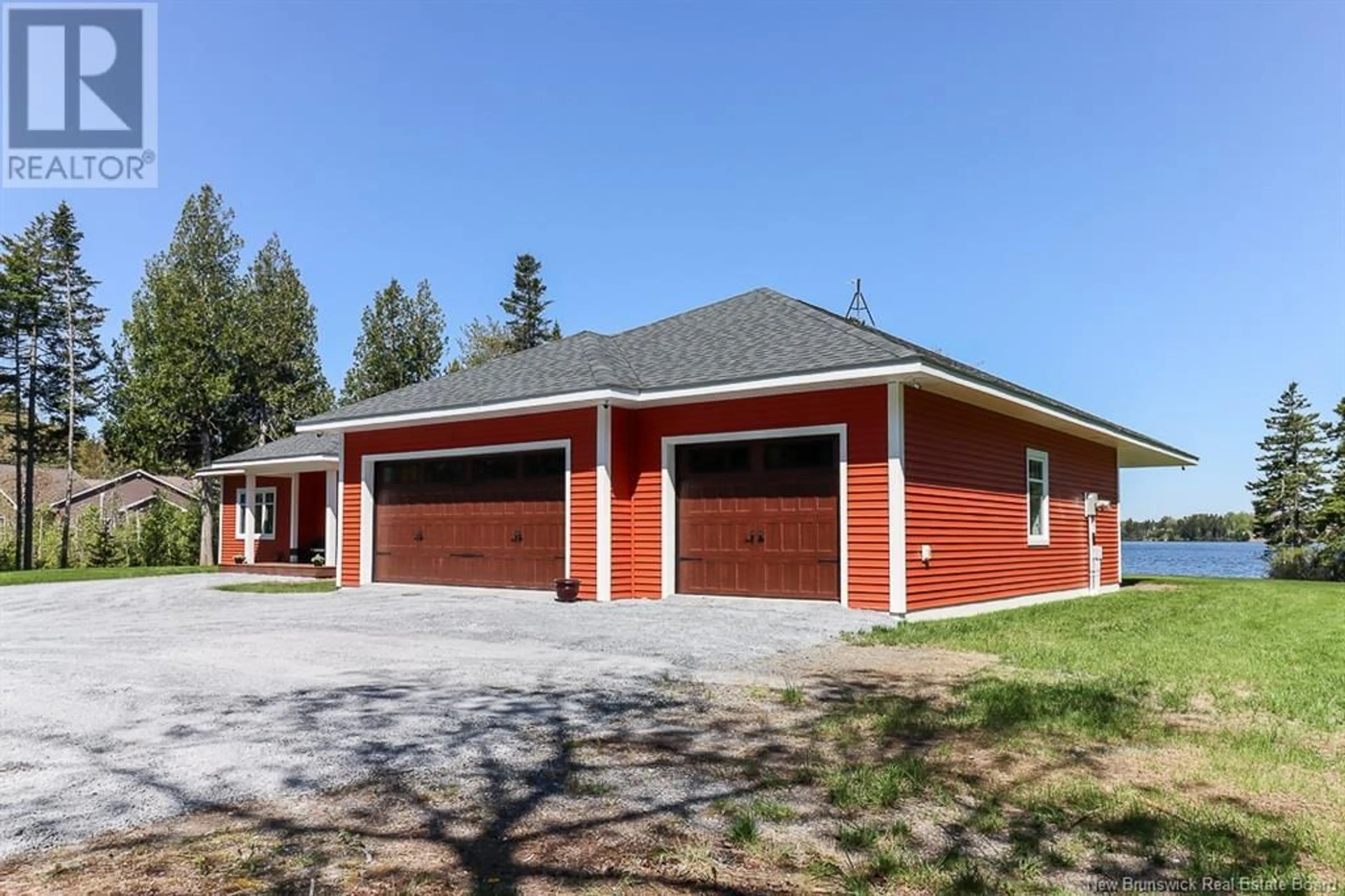 Indoor garage for 25 MCLELLAN DRIVE, Willow Grove New Brunswick E2S1E9