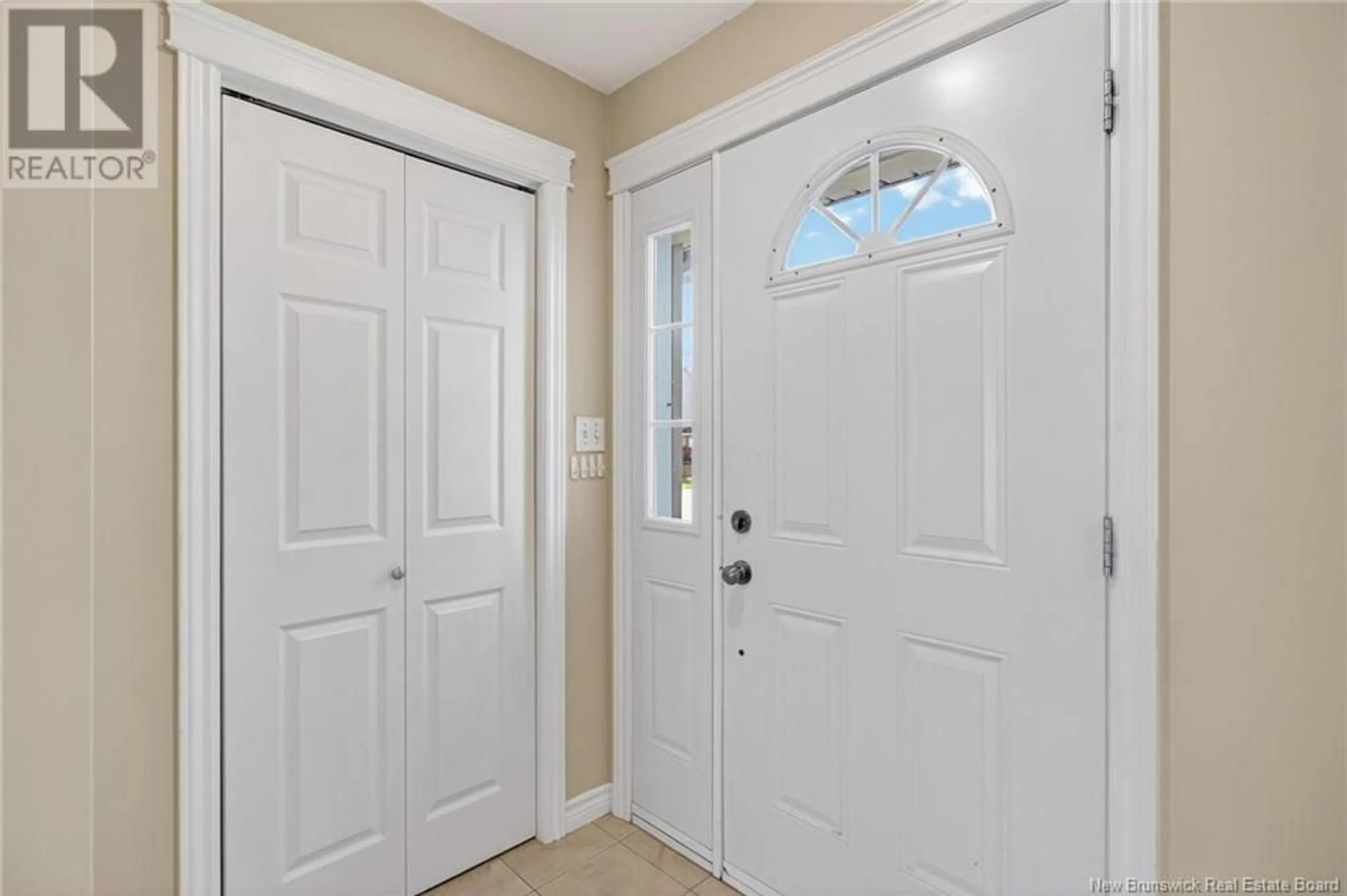 Indoor entryway for 60 CHRISTOPHER, Moncton New Brunswick E1G0A5