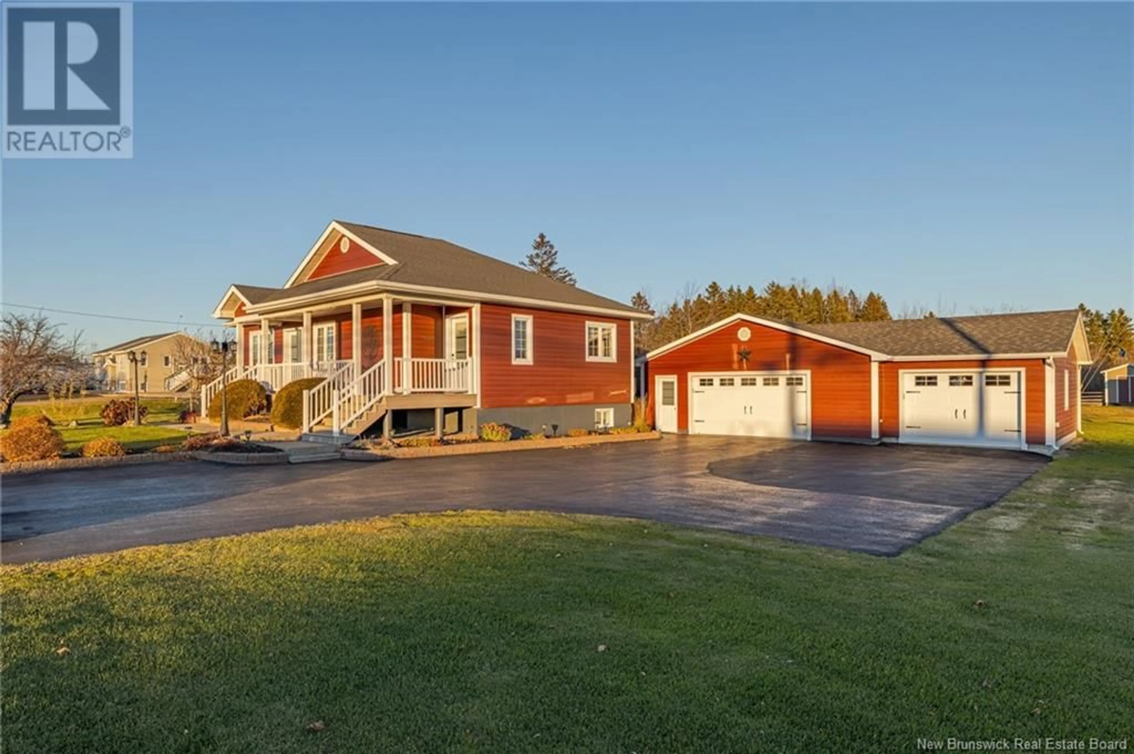 Home with vinyl exterior material, unknown for 653 RUE PRINCIPALE, Beresford New Brunswick E8K3X5