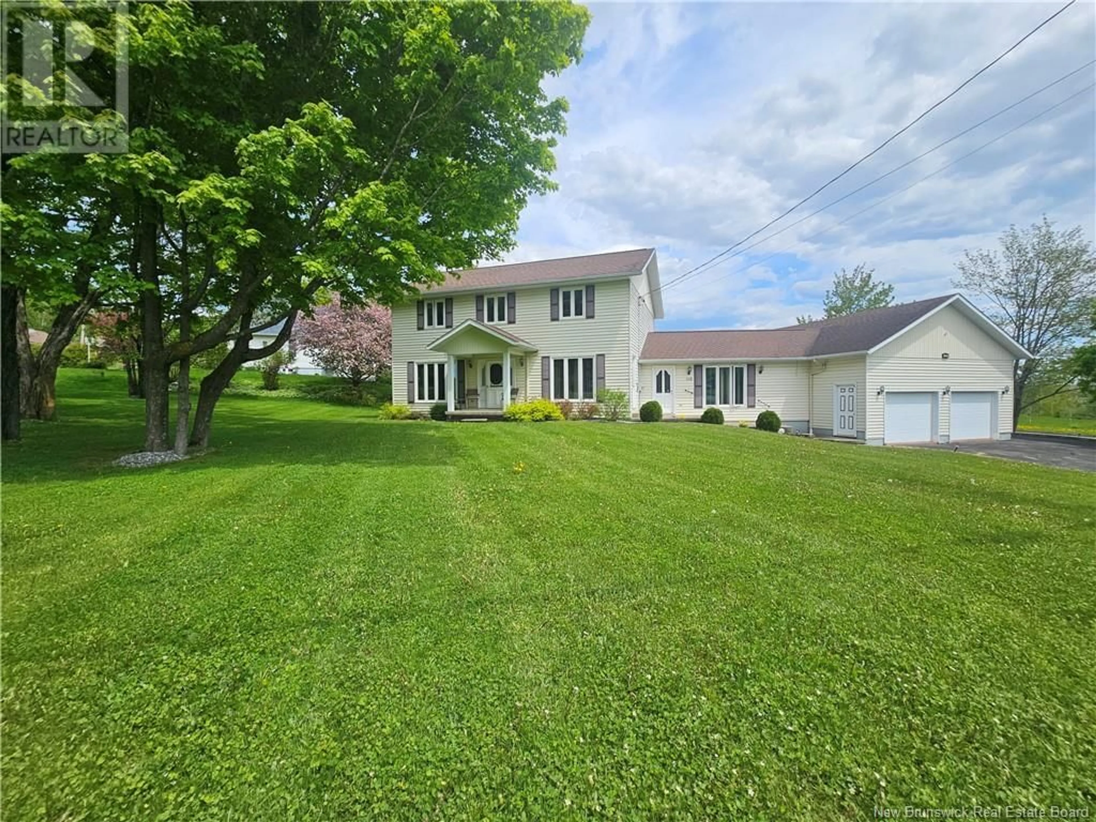 A pic from outside/outdoor area/front of a property/back of a property/a pic from drone, street for 140 BELAIR STREET, Grand-Sault/Grand Falls New Brunswick E3Y1B8