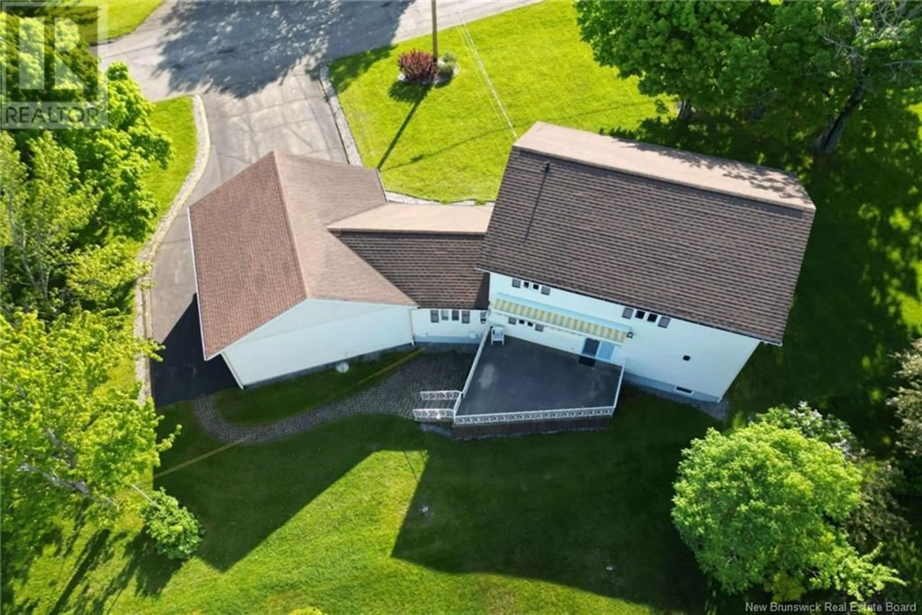 A pic from outside/outdoor area/front of a property/back of a property/a pic from drone, building for 140 BELAIR STREET, Grand-Sault/Grand Falls New Brunswick E3Y1B8