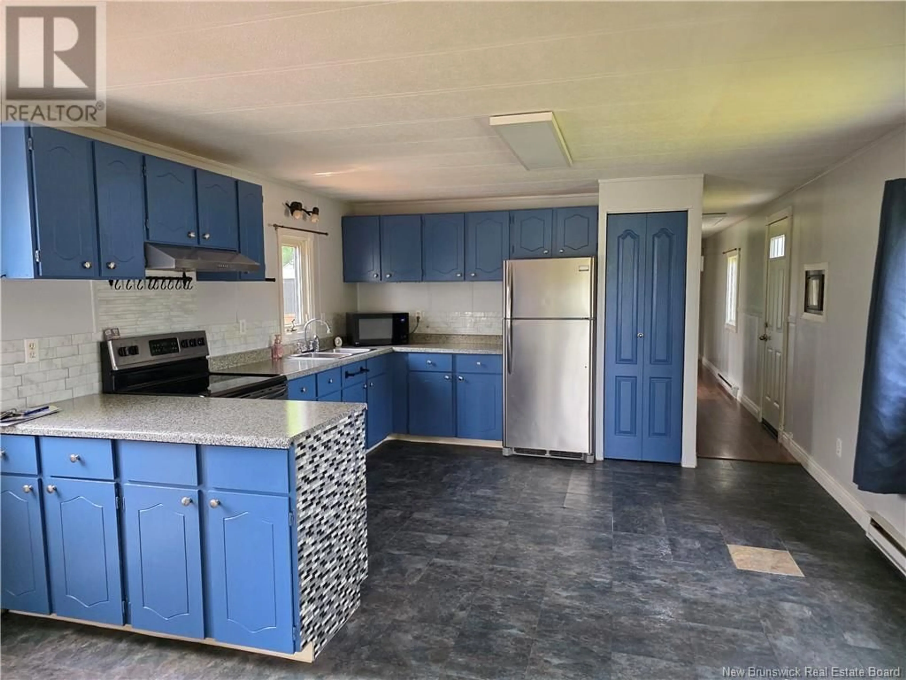 Standard kitchen, ceramic/tile floor for 15 LESLEE DRIVE, Lincoln New Brunswick E3B6W7