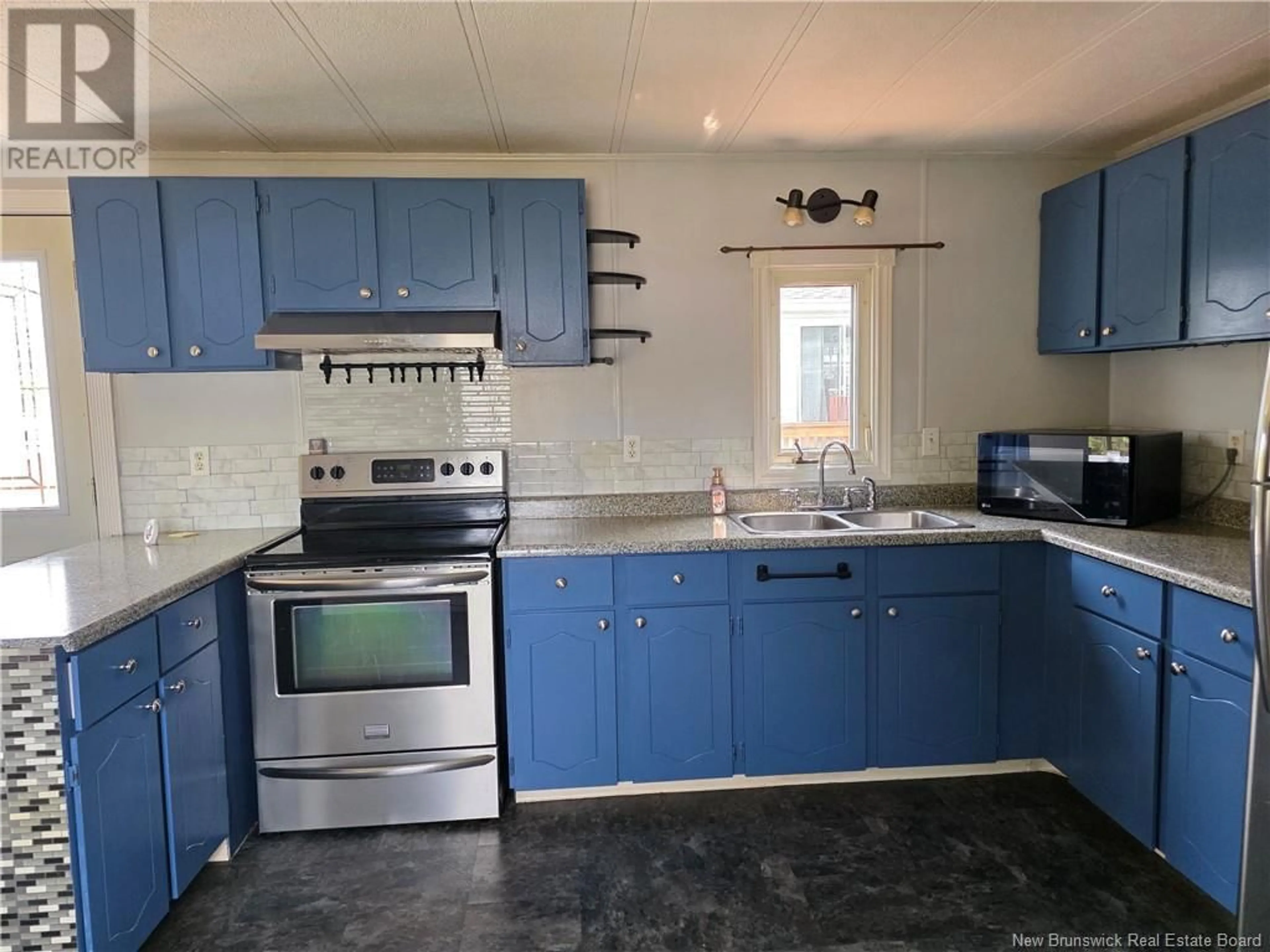 Standard kitchen, ceramic/tile floor for 15 LESLEE DRIVE, Lincoln New Brunswick E3B6W7