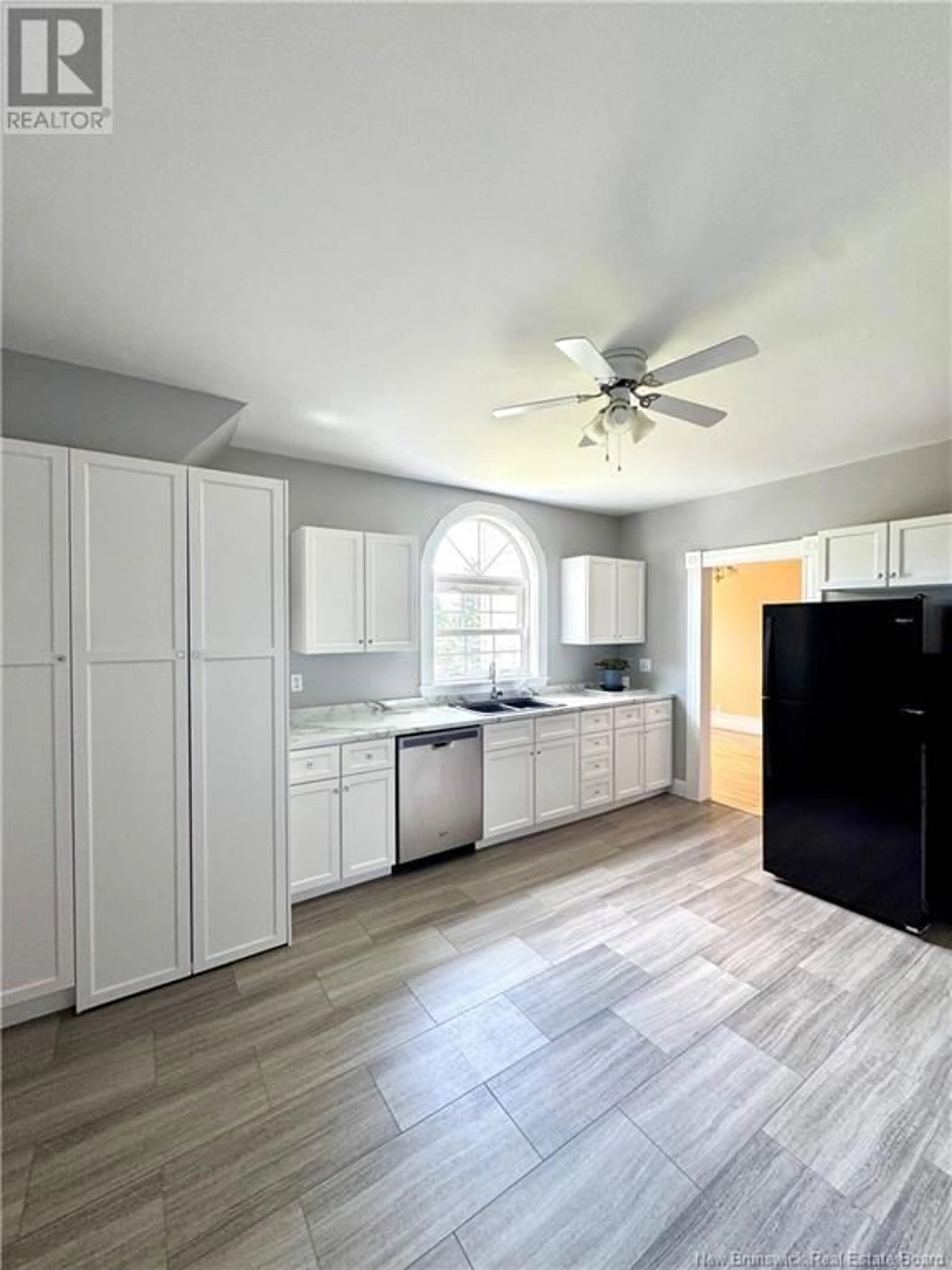 Open concept kitchen, unknown for 1875 KING GEORGE HWY, Miramichi New Brunswick E1V5L8