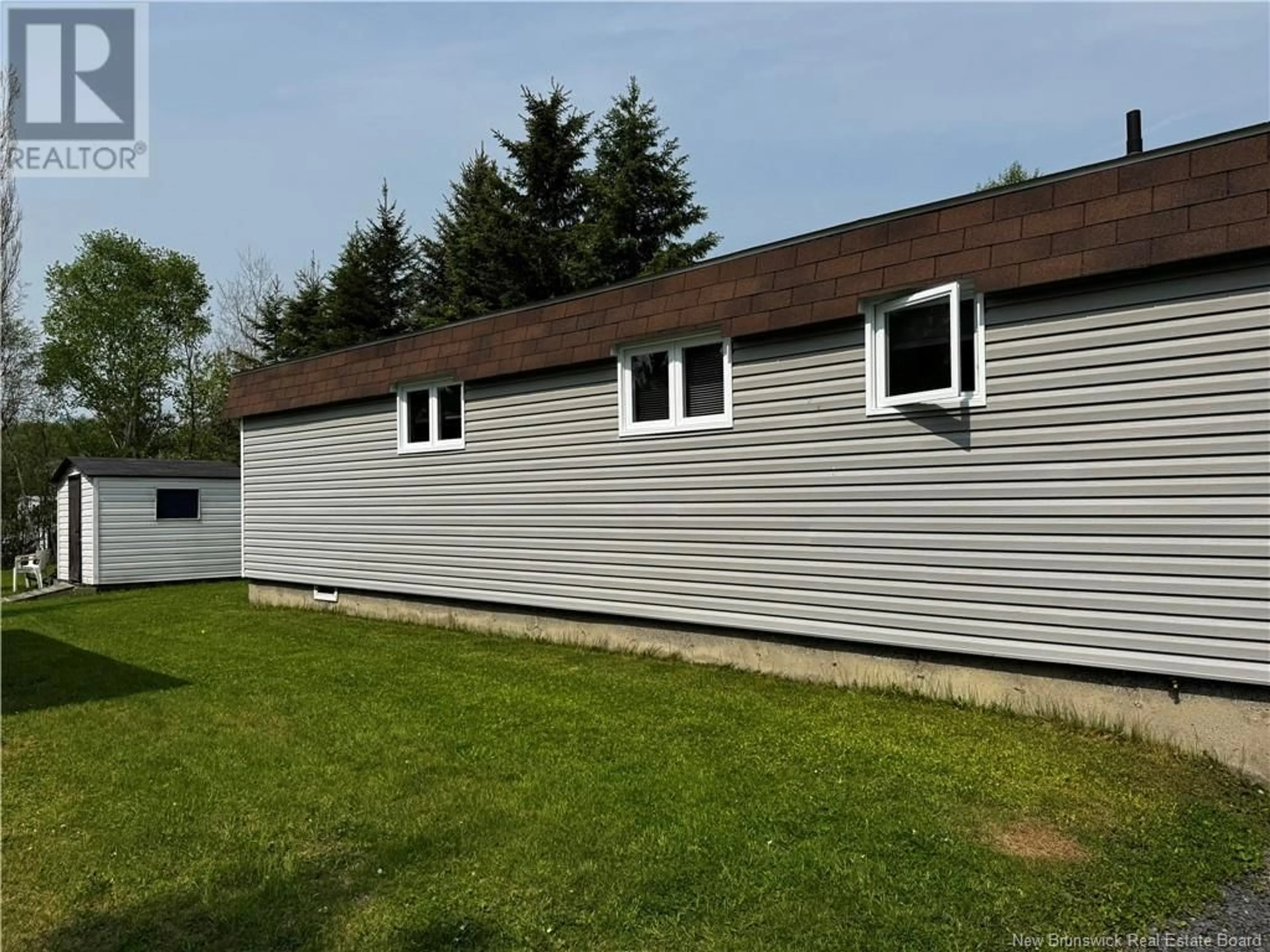 Home with vinyl exterior material, building for 16 LE PARADIS STREET, Saint-Jacques New Brunswick E7B1T5
