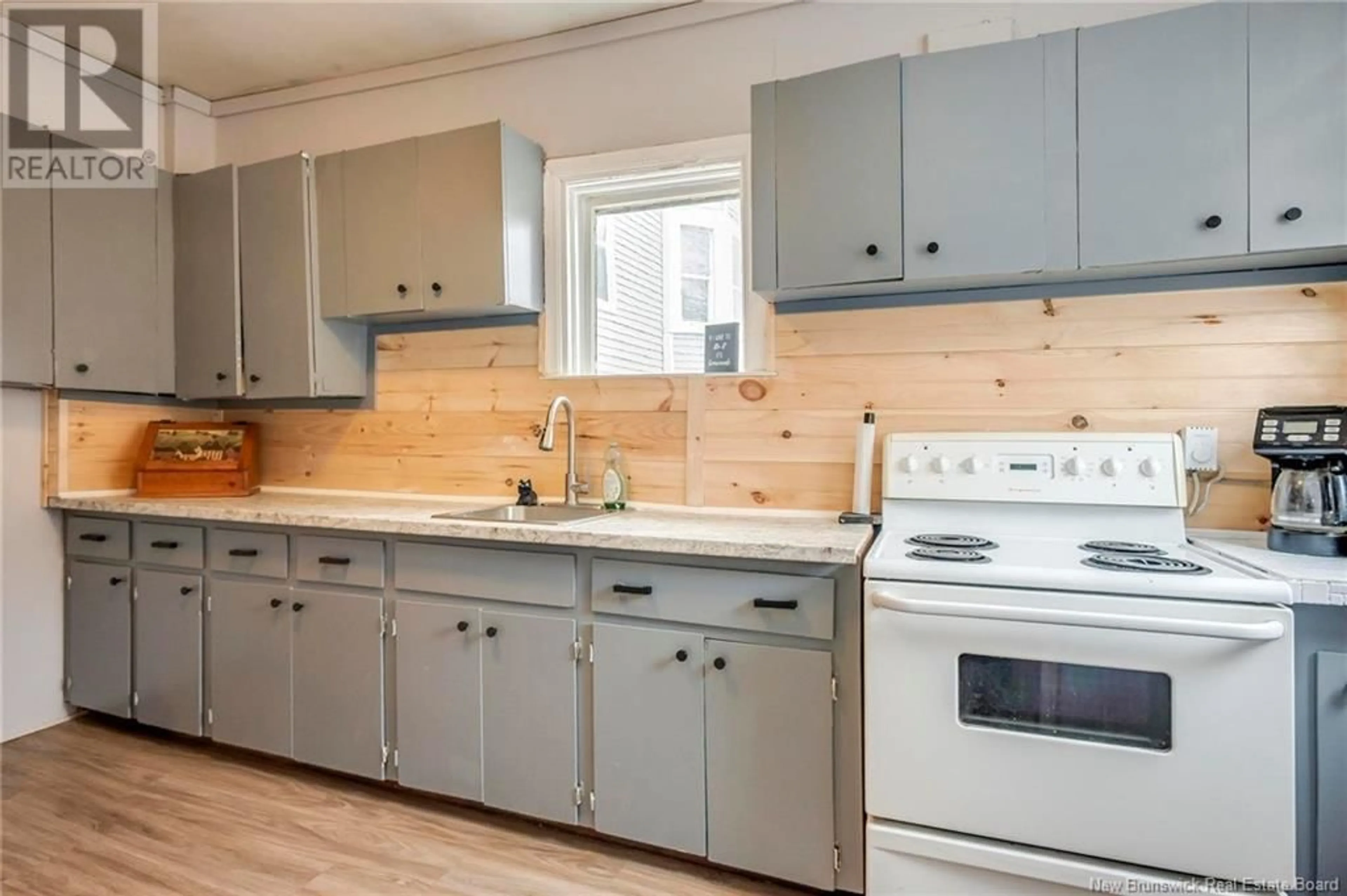 Standard kitchen, wood/laminate floor for 413 PRINCE STREET, Saint John New Brunswick E2M1R2