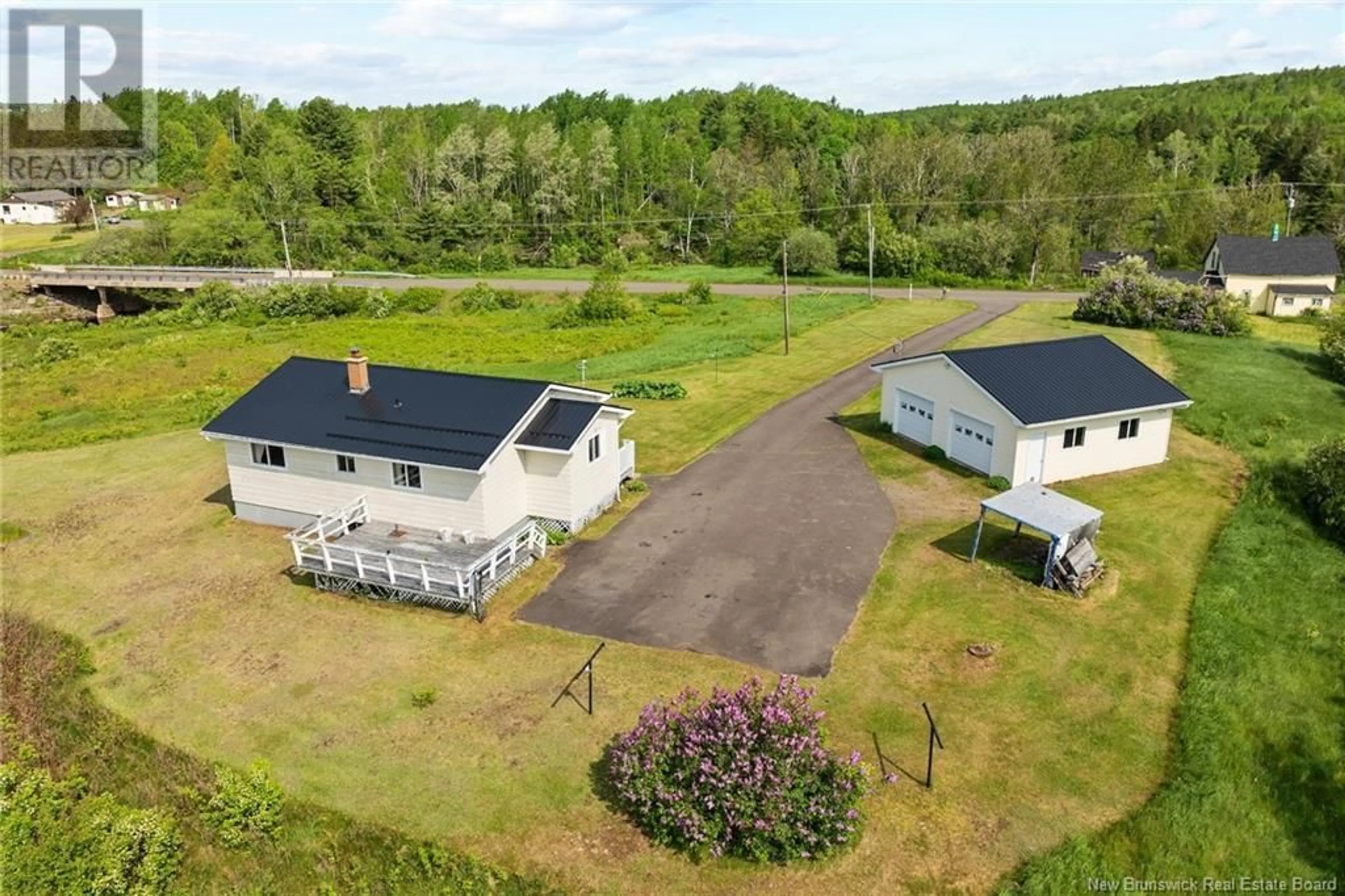 A pic from outside/outdoor area/front of a property/back of a property/a pic from drone, building for 248 ENISKILLEN ROAD, Wirral New Brunswick E5L2M5