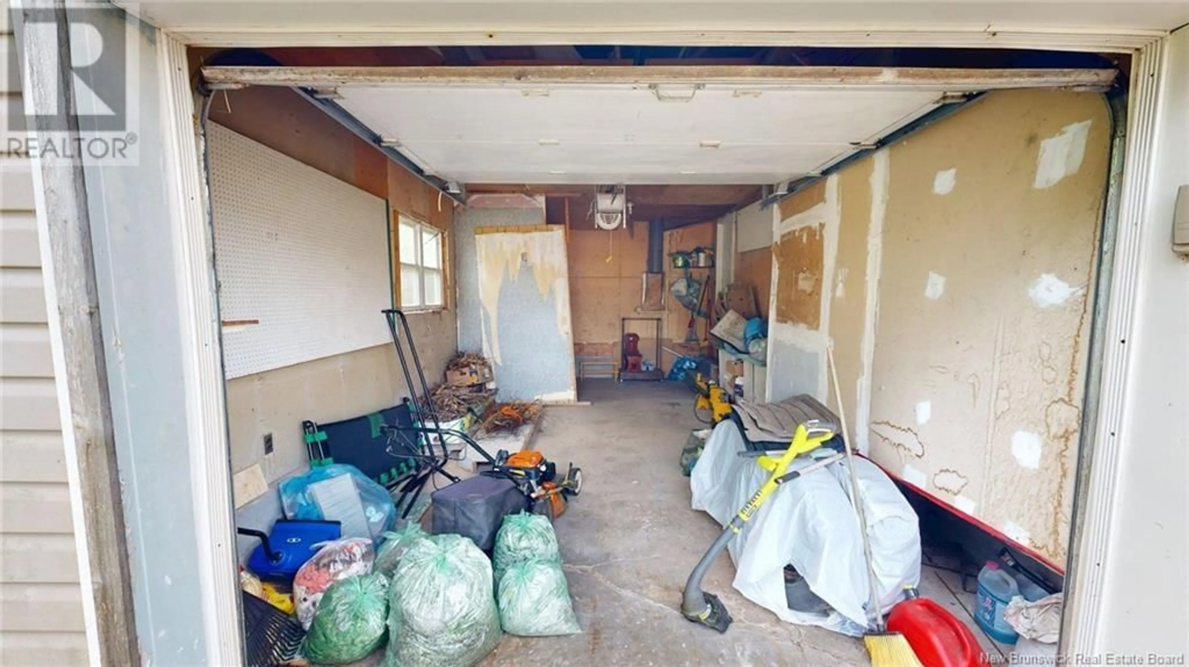 Indoor garage for 5 PHILLIPS STREET, Sussex Corner New Brunswick E4E3B9