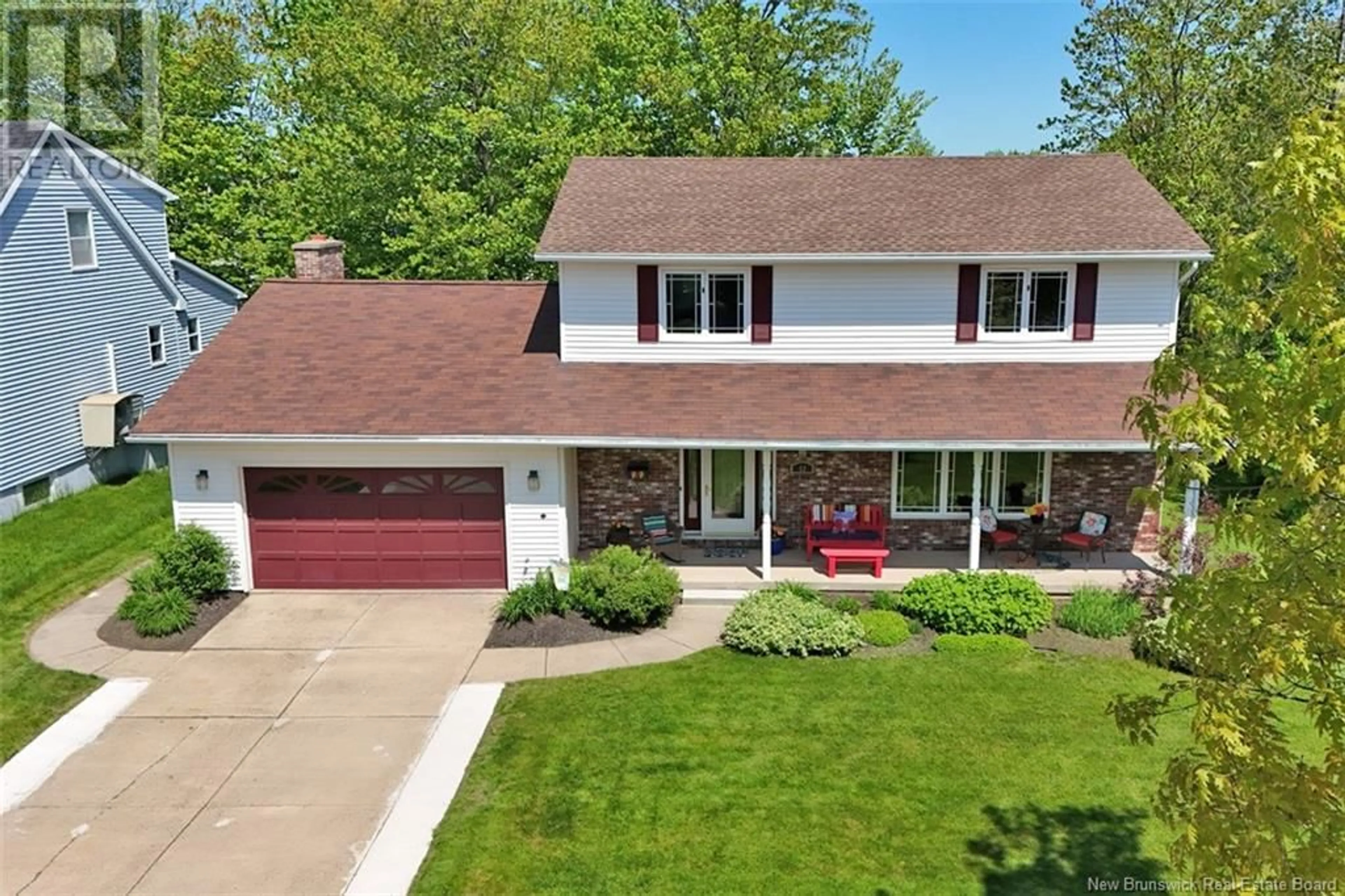 A pic from outside/outdoor area/front of a property/back of a property/a pic from drone, street for 52 GLOUCESTER CRESCENT, Fredericton New Brunswick E3B6E6