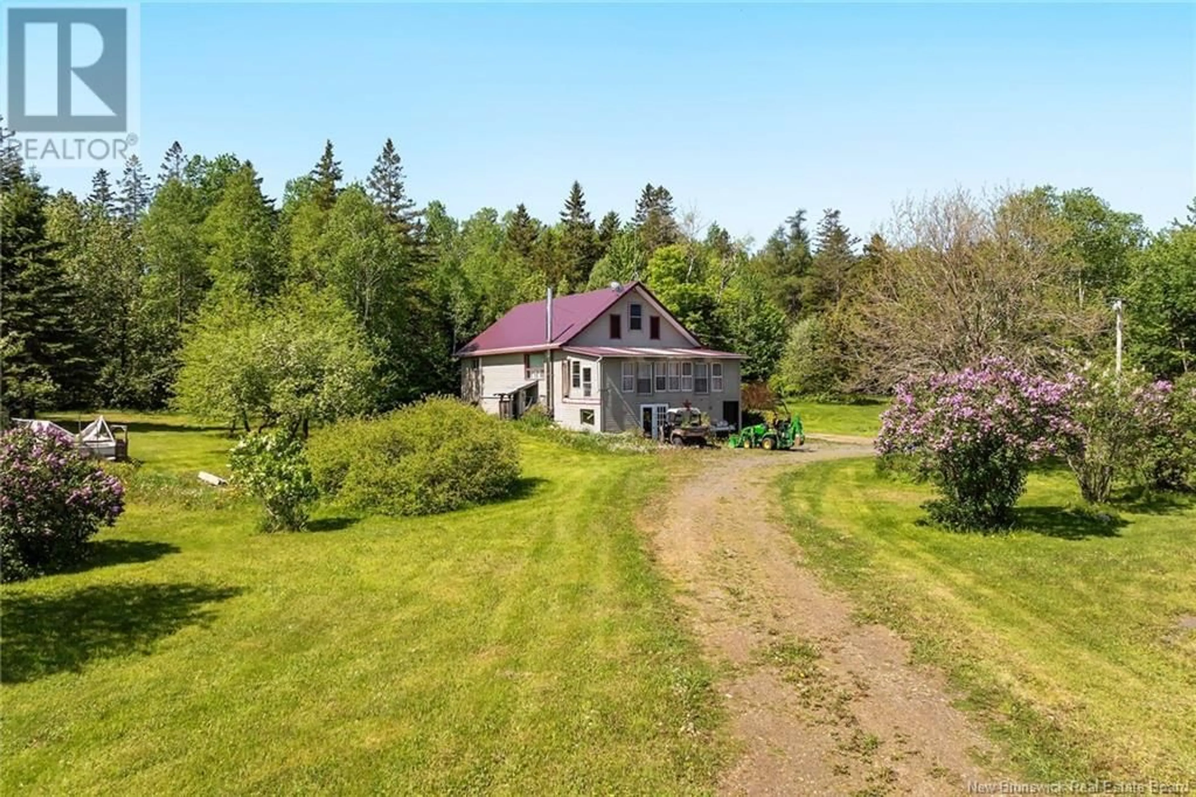 A pic from outside/outdoor area/front of a property/back of a property/a pic from drone, unknown for 4731 ROUTE 104, Maplewood New Brunswick E6E2A8