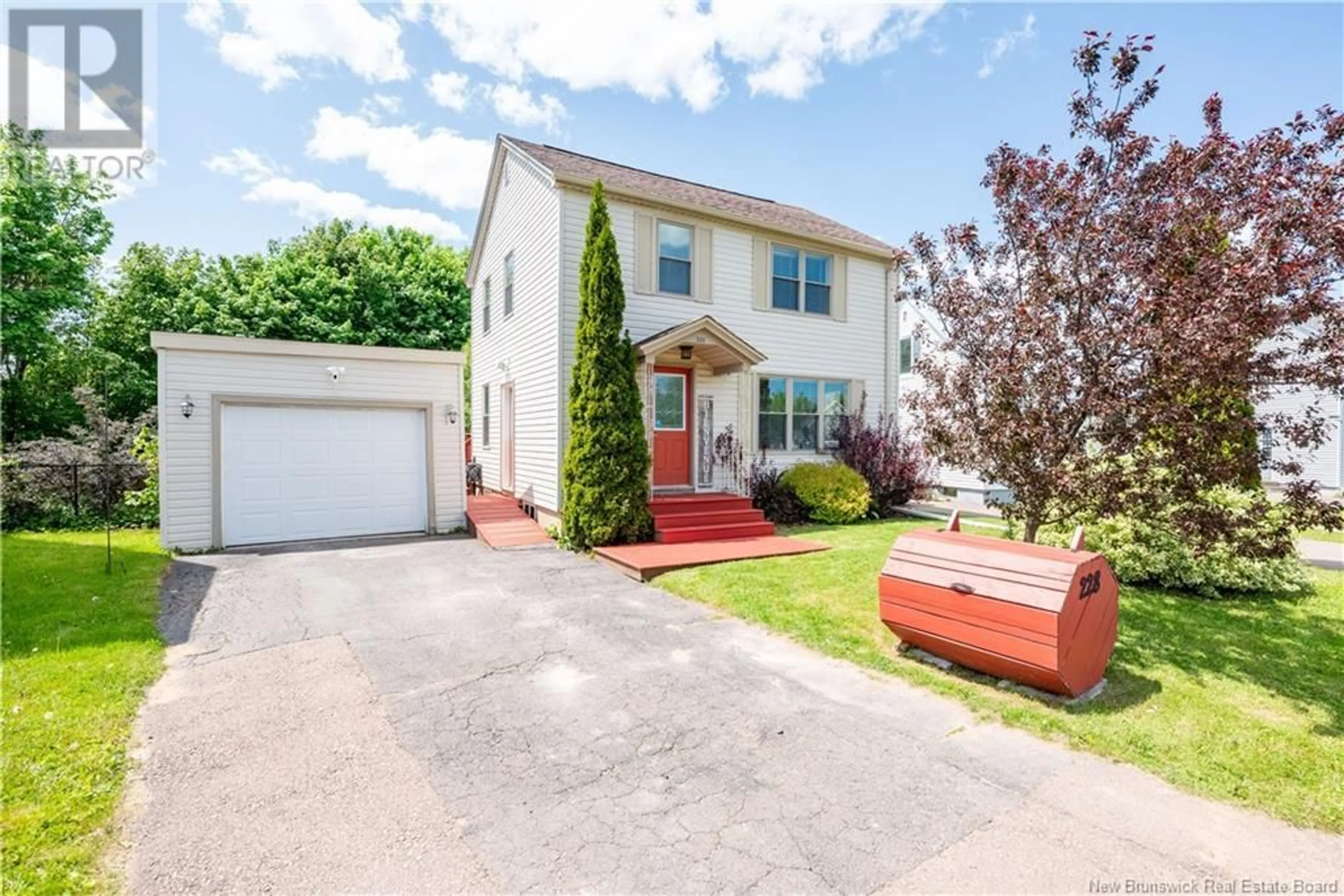 A pic from outside/outdoor area/front of a property/back of a property/a pic from drone, street for 228 BAYVIEW COURT, Shediac New Brunswick E4P1G3